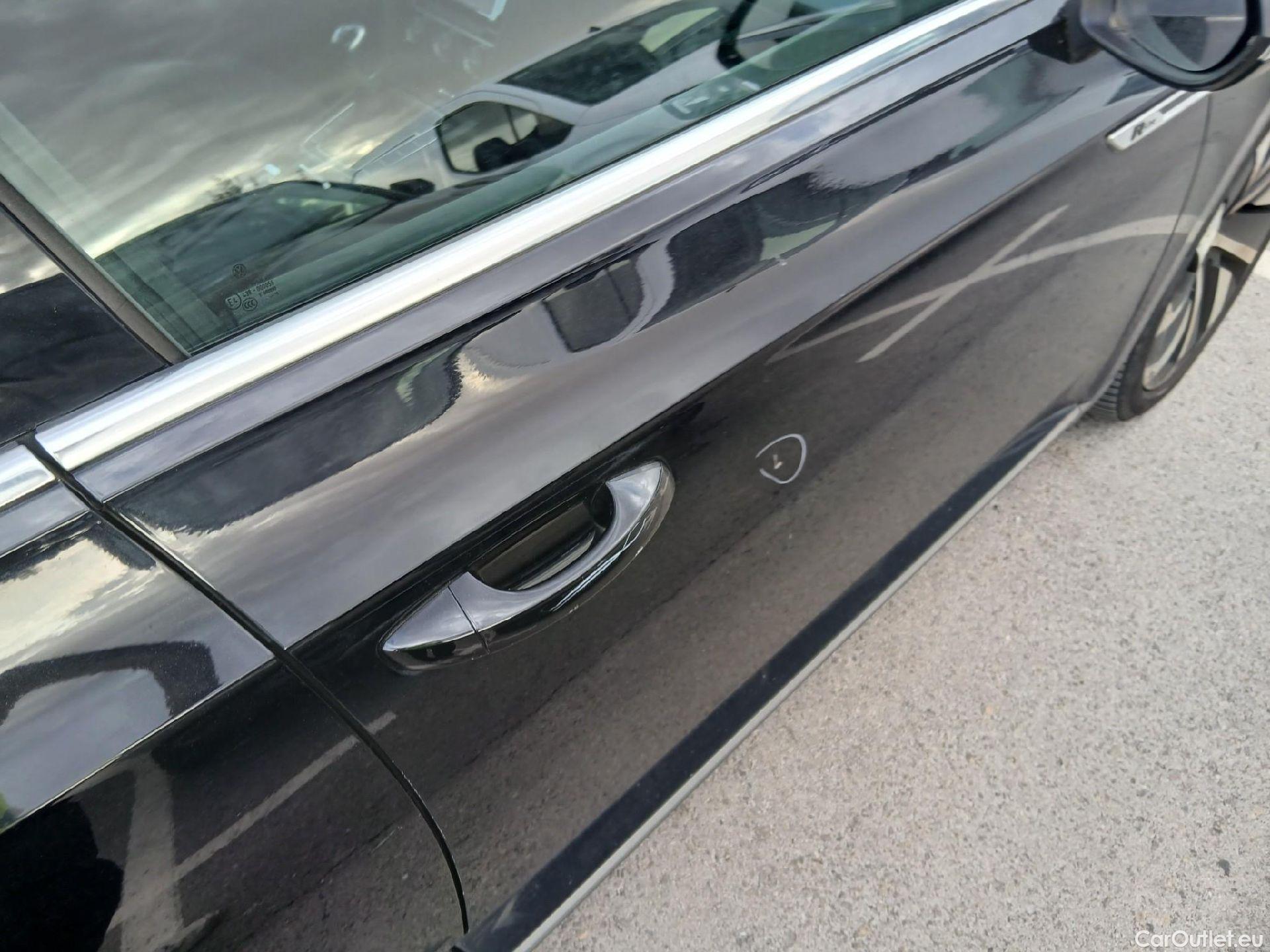  Volkswagen  Arteon VOLKSWAGEN  / 2017 / 5P / berlina con portón R-Line 2.0 TDI 110kW (150CV) #42