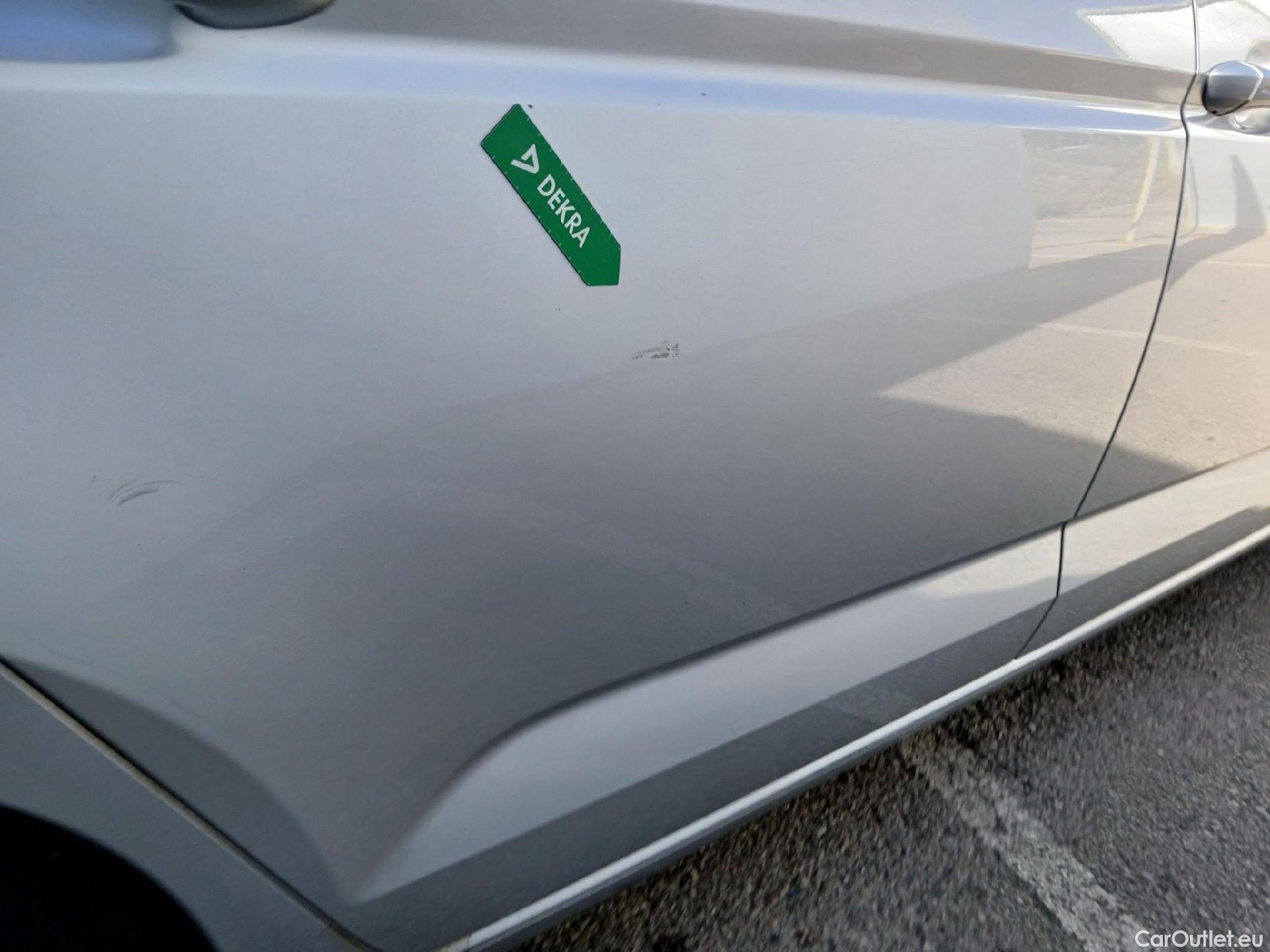  Volkswagen  Touran VOLKSWAGEN  / 2015 / 5P / monovolumen compacto Advance 2.0 TDI 90kW (122CV) #18