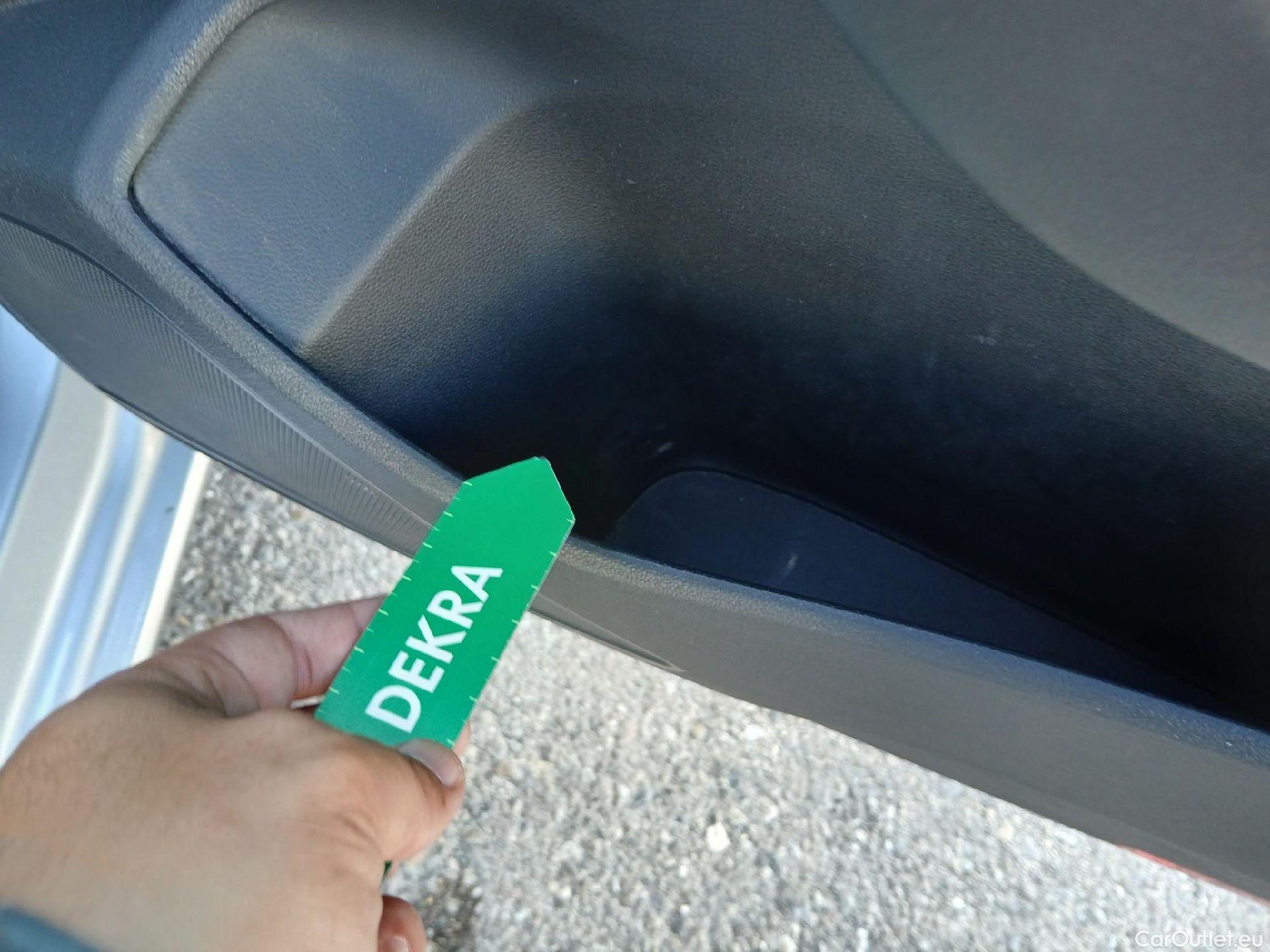  Volkswagen  Touran VOLKSWAGEN  / 2015 / 5P / monovolumen compacto Advance 2.0 TDI 90kW (122CV) #2