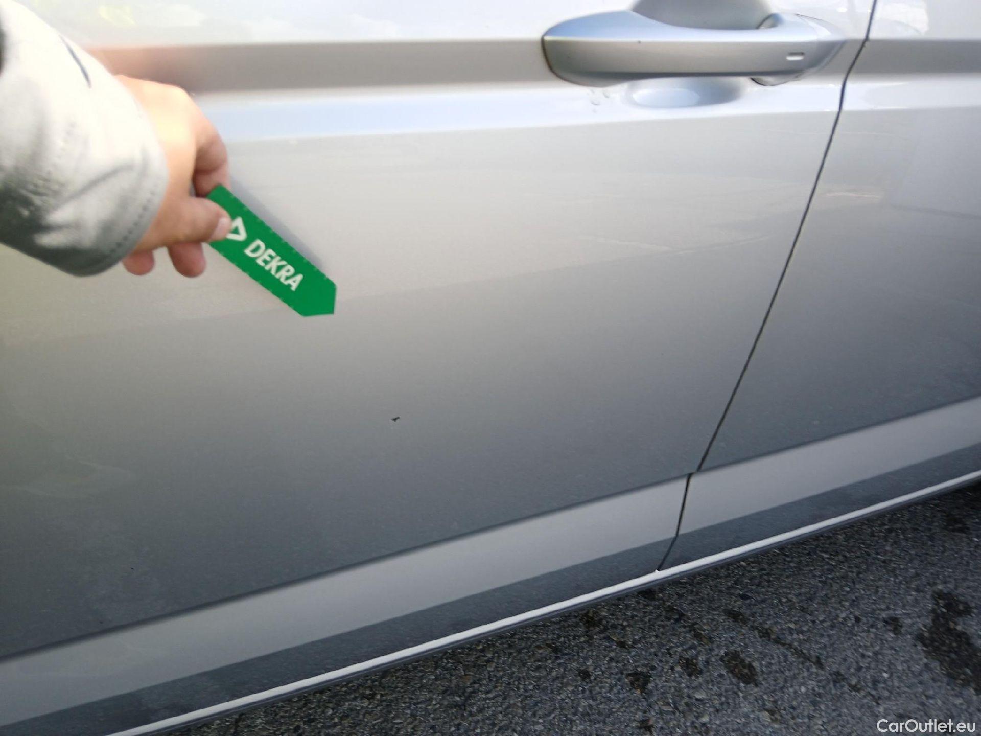  Volkswagen  Touran VOLKSWAGEN  / 2015 / 5P / monovolumen compacto Advance 2.0 TDI 90kW (122CV) #8