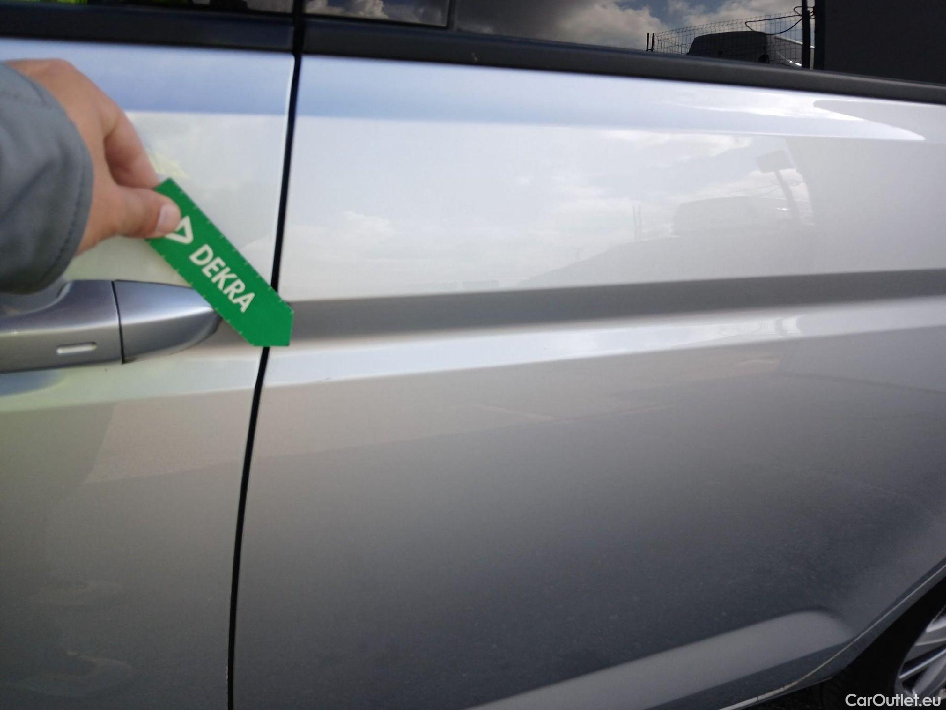  Volkswagen  Touran VOLKSWAGEN  / 2015 / 5P / monovolumen compacto Advance 2.0 TDI 90kW (122CV) #9