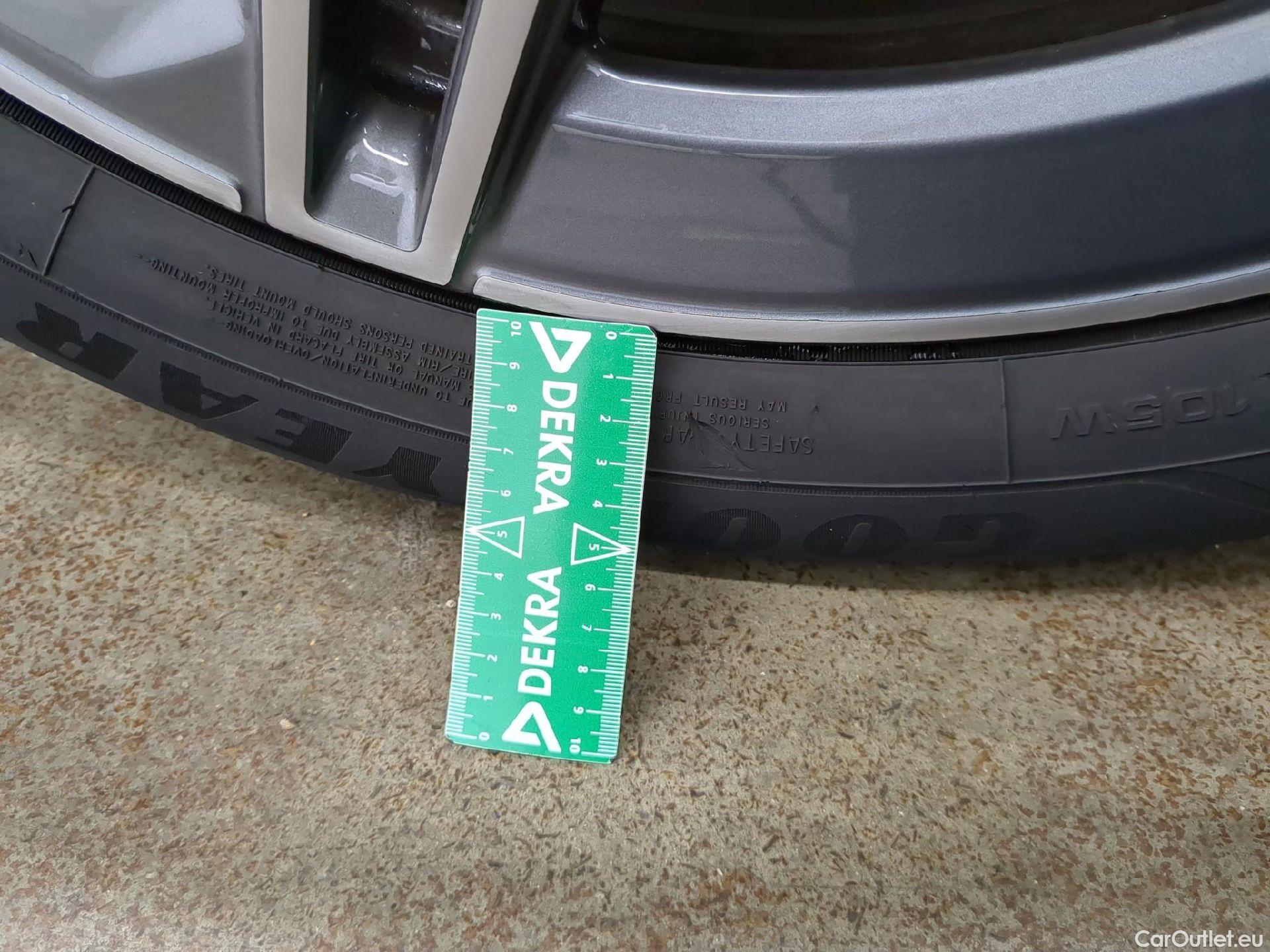  Mercedes  G-Klasee MERCEDES-BENZ GLC / 2019 / 5P / SUV GLC 300 e AMG Line 4Matic #2