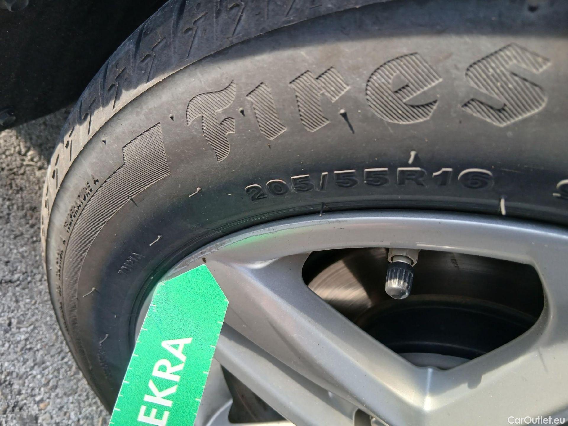  Toyota  Corolla TOYOTA  / 2019 / 5P / familiar 1.8 125H ACTIVE TECH E-CVT TOU SPORT #4