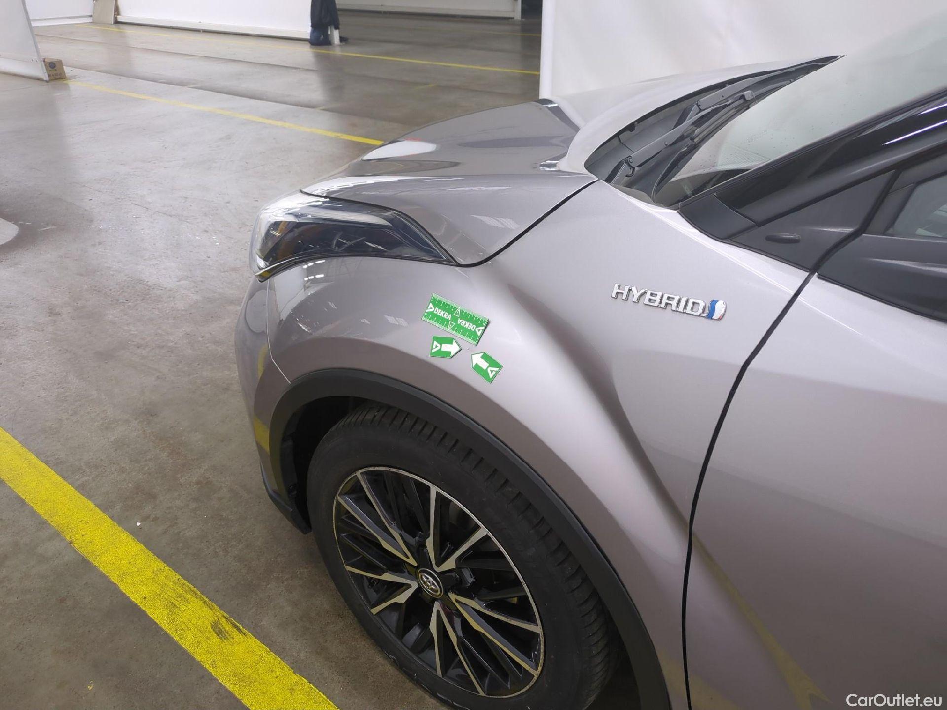  Toyota  C-HR TOYOTA  / 2016 / 5P / SUV 2.0 HYBRIDE 184 DISTINCTIVE #18