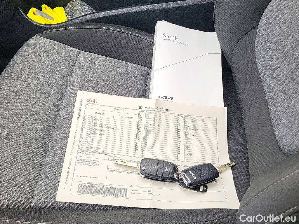  KIA  STONIC KIA  / 2017 / 5P / todoterreno 1.0 T-GDi 74kW (100CV) MHEV iMT Concept #8