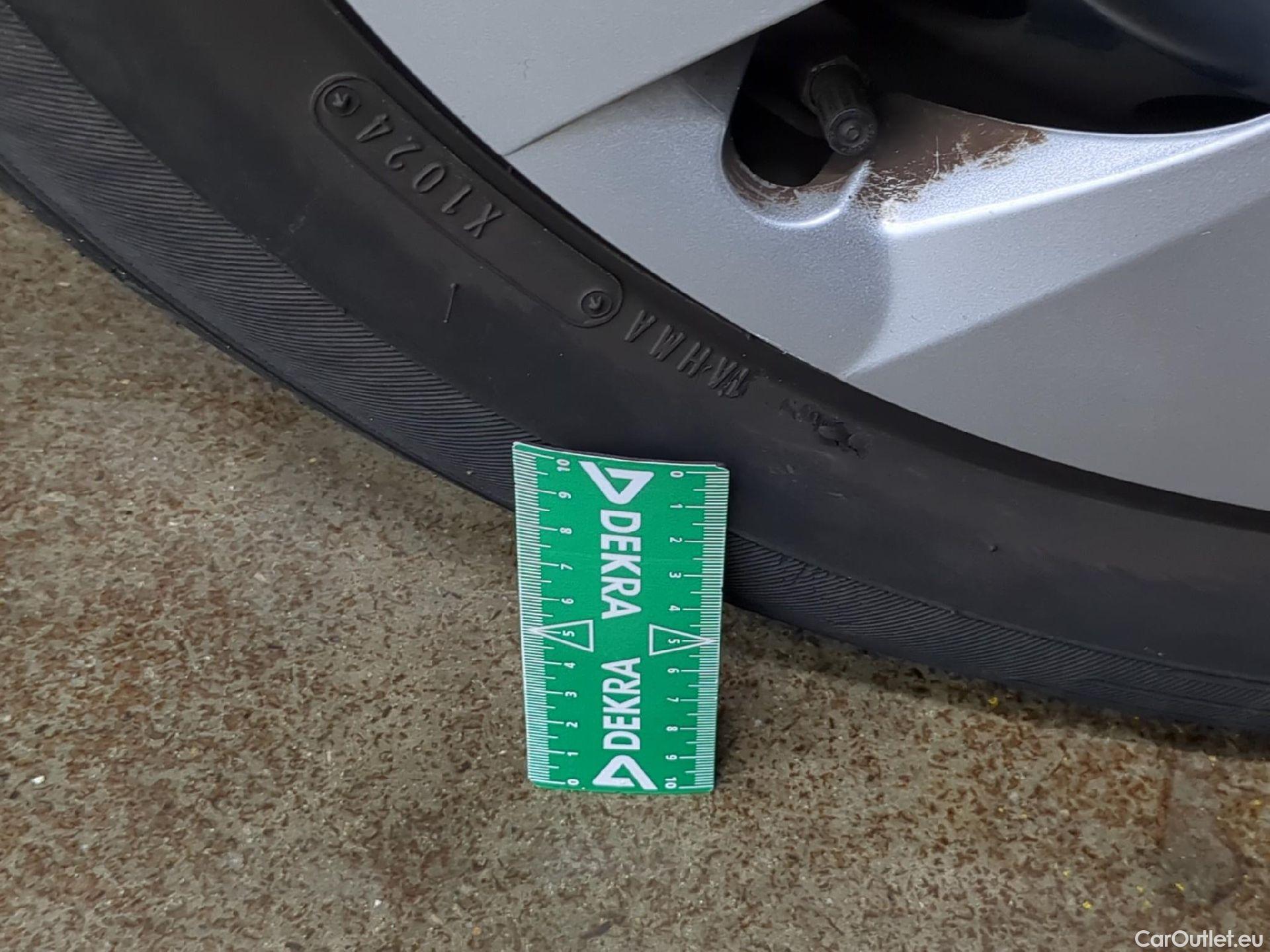  Toyota  Yaris Cross TOYOTA  Hybride / 2021 / 5P / SUV 1.5 HYBRID 116H DYNAMIC AUTO #4