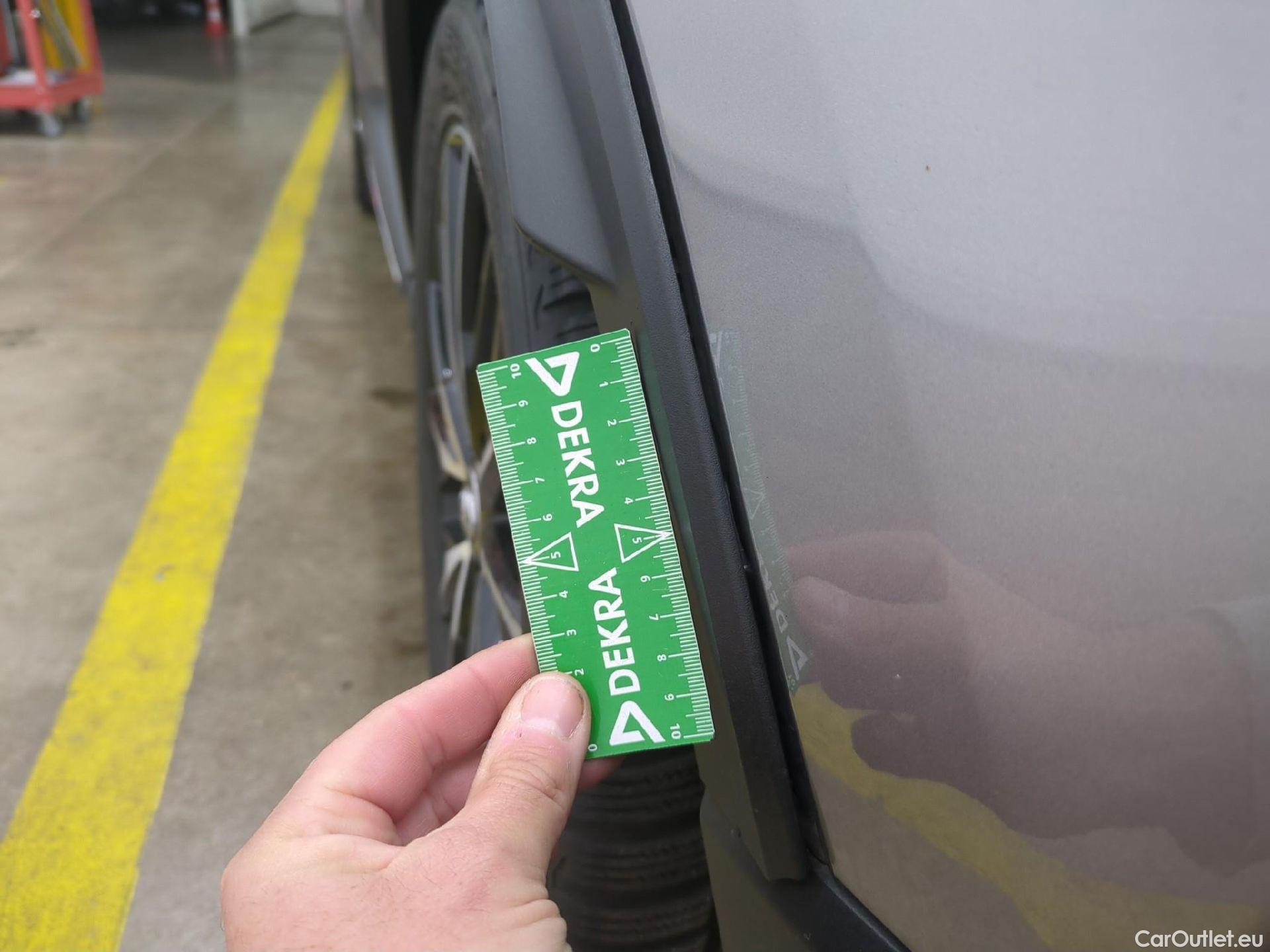  Toyota  C-HR TOYOTA  / 2016 / 5P / SUV 2.0 HYBRIDE 184 DISTINCTIVE #29