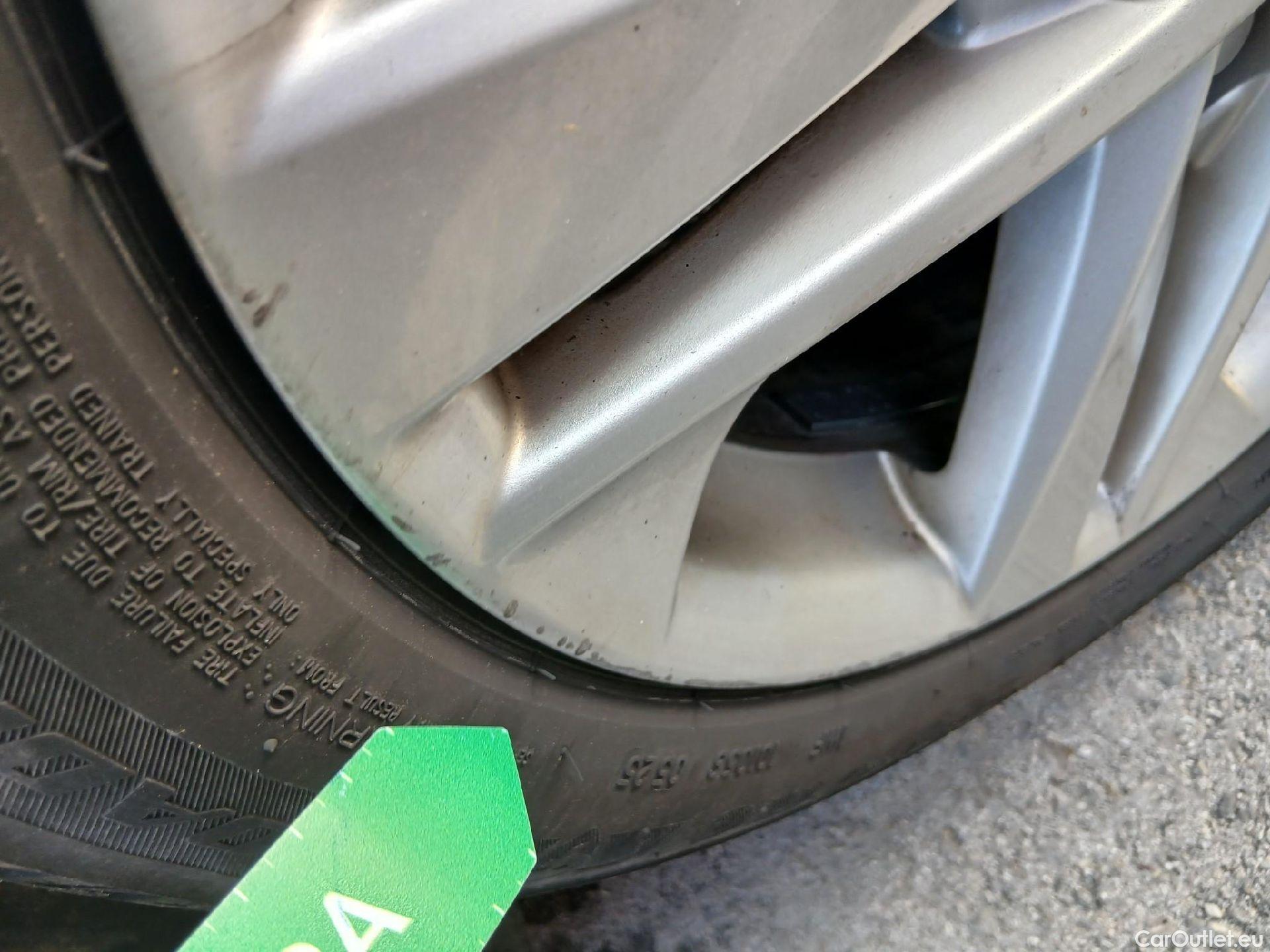  Toyota  Corolla TOYOTA  / 2019 / 5P / familiar 1.8 125H ACTIVE TECH E-CVT TOU SPORT #15