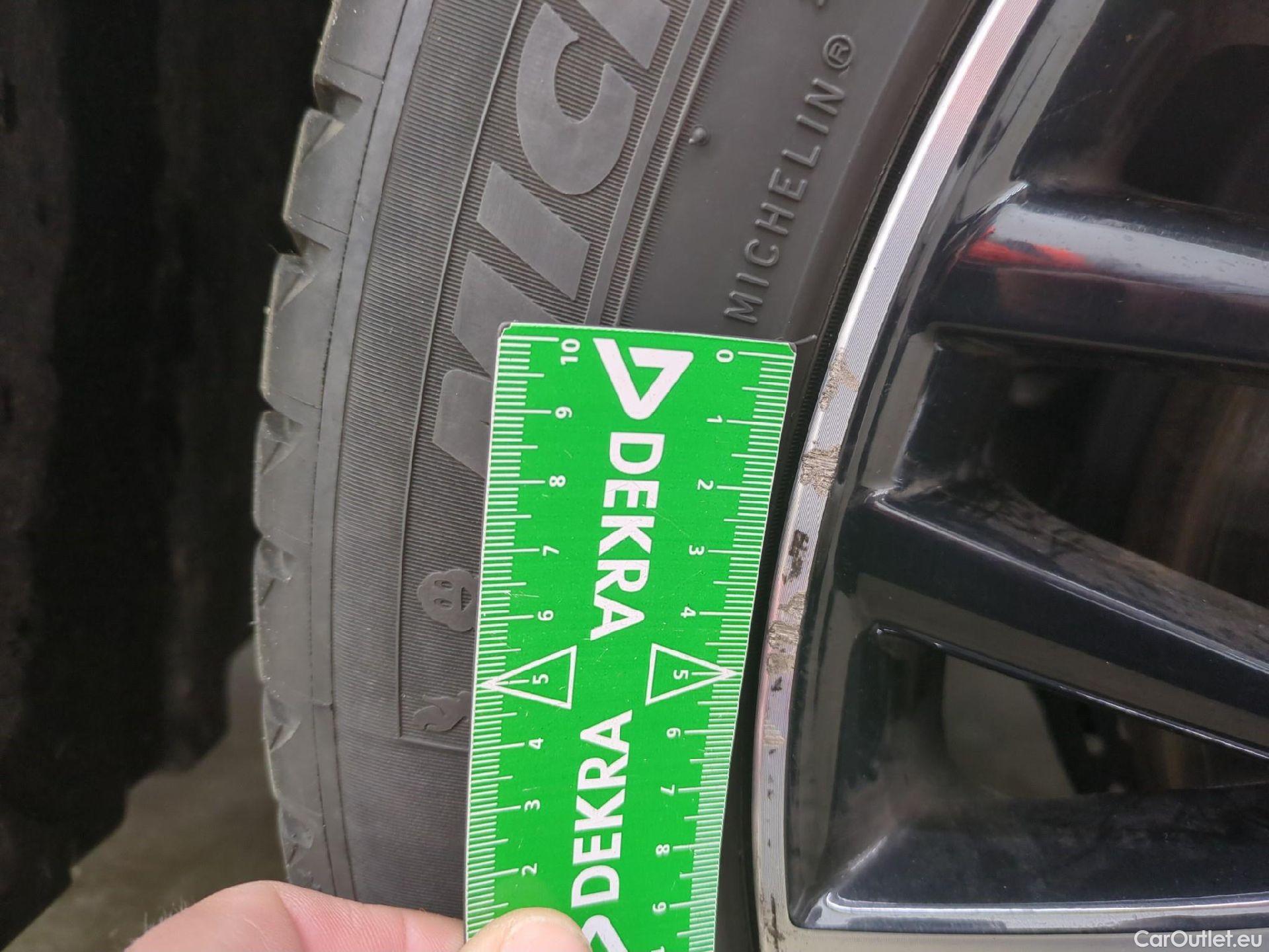  Toyota  C-HR TOYOTA  / 2016 / 5P / SUV 2.0 HYBRIDE 184 DISTINCTIVE #16