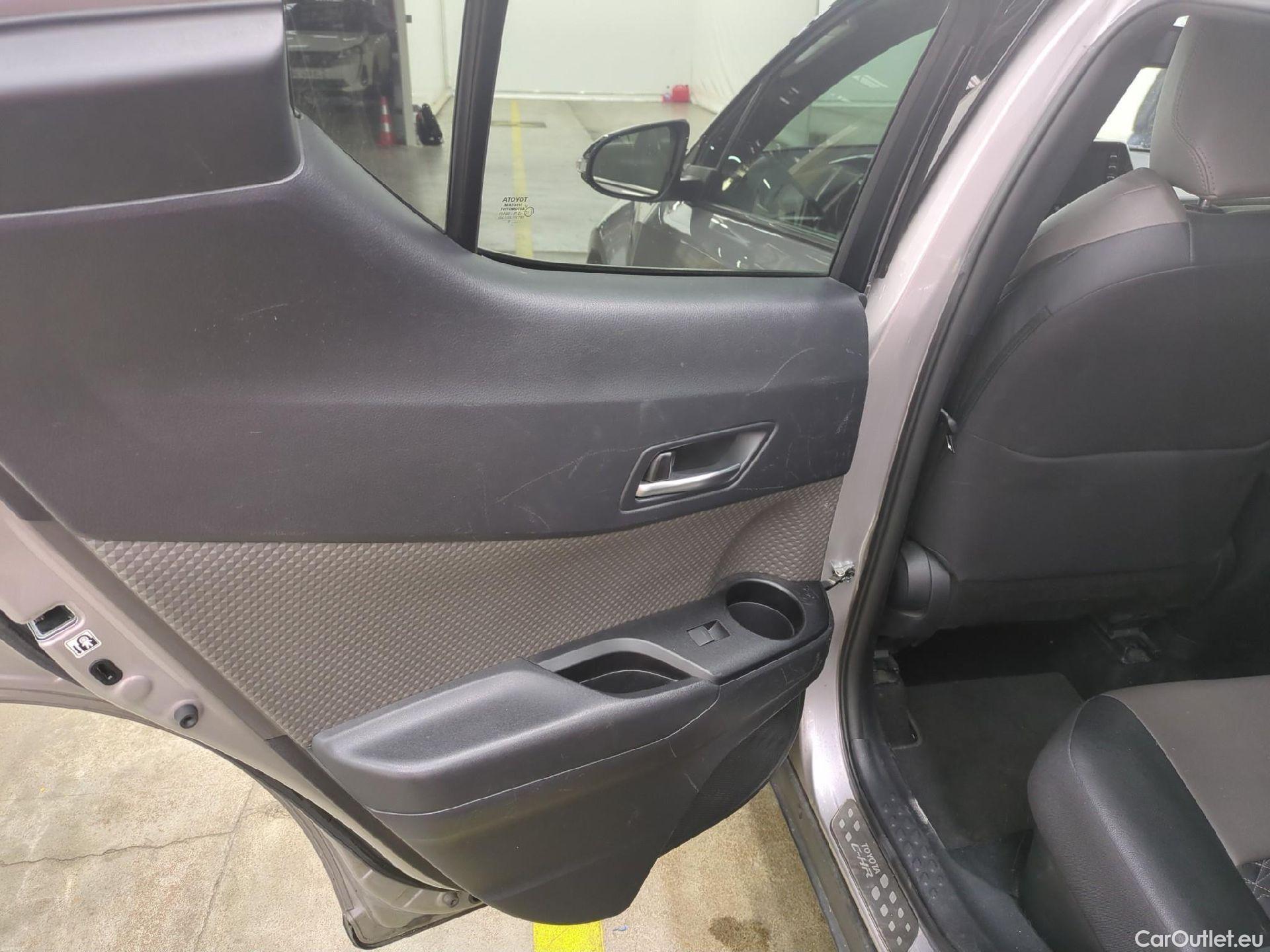  Toyota  C-HR TOYOTA  / 2016 / 5P / SUV 2.0 HYBRIDE 184 DISTINCTIVE #21