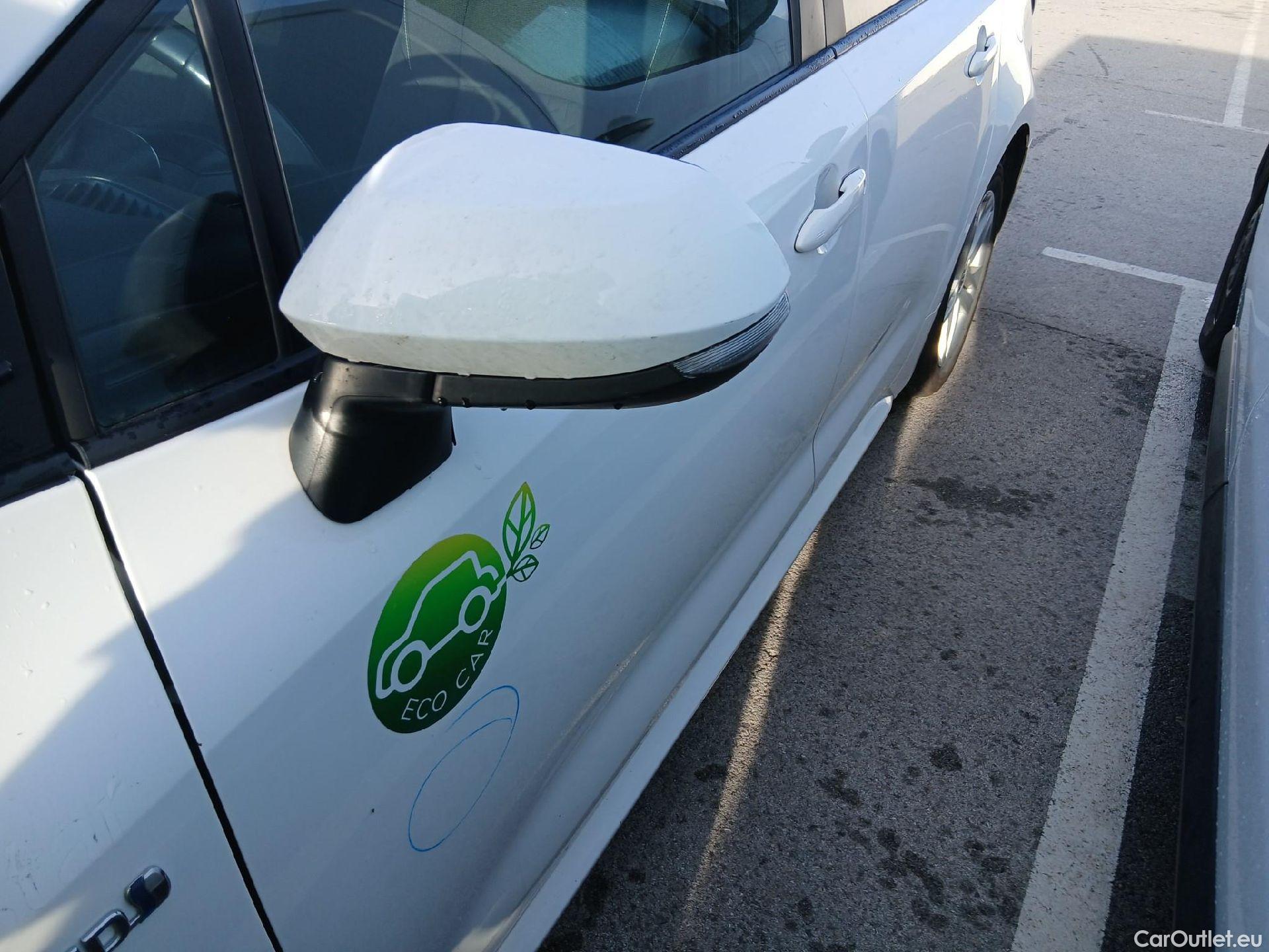  Toyota  Corolla TOYOTA  / 2019 / 5P / familiar 1.8 125H ACTIVE TECH E-CVT TOU SPORT #24