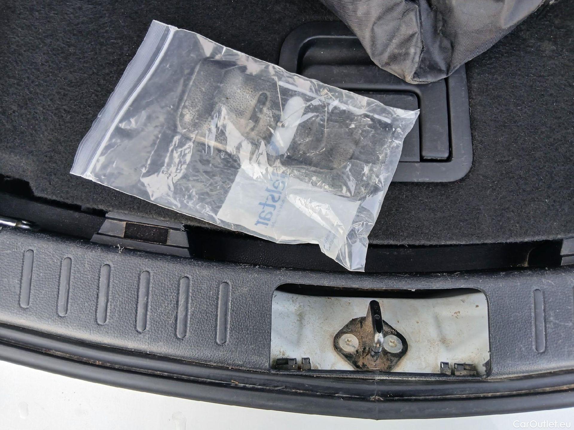  Toyota  Corolla TOYOTA  / 2019 / 5P / familiar 1.8 125H ACTIVE TECH E-CVT TOU SPORT #6