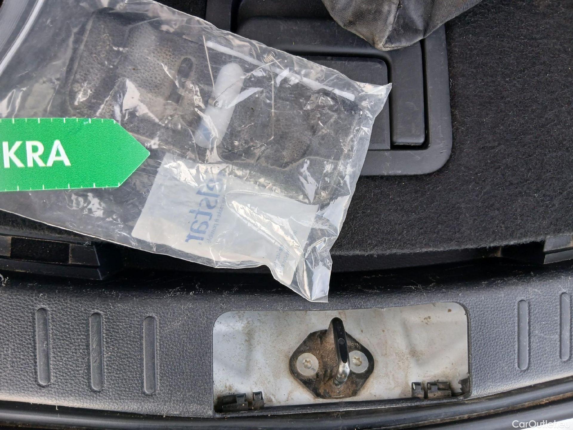  Toyota  Corolla TOYOTA  / 2019 / 5P / familiar 1.8 125H ACTIVE TECH E-CVT TOU SPORT #7