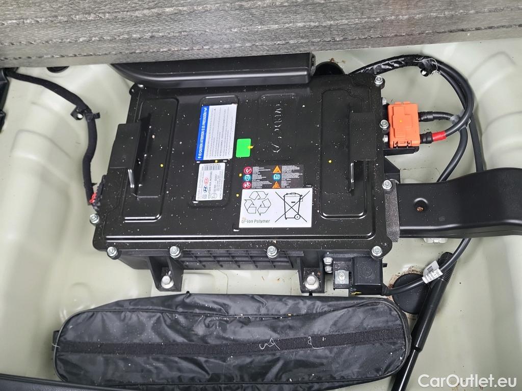  KIA  STONIC KIA  / 2017 / 5P / todoterreno 1.0 T-GDi 74kW (100CV) MHEV iMT Concept #4