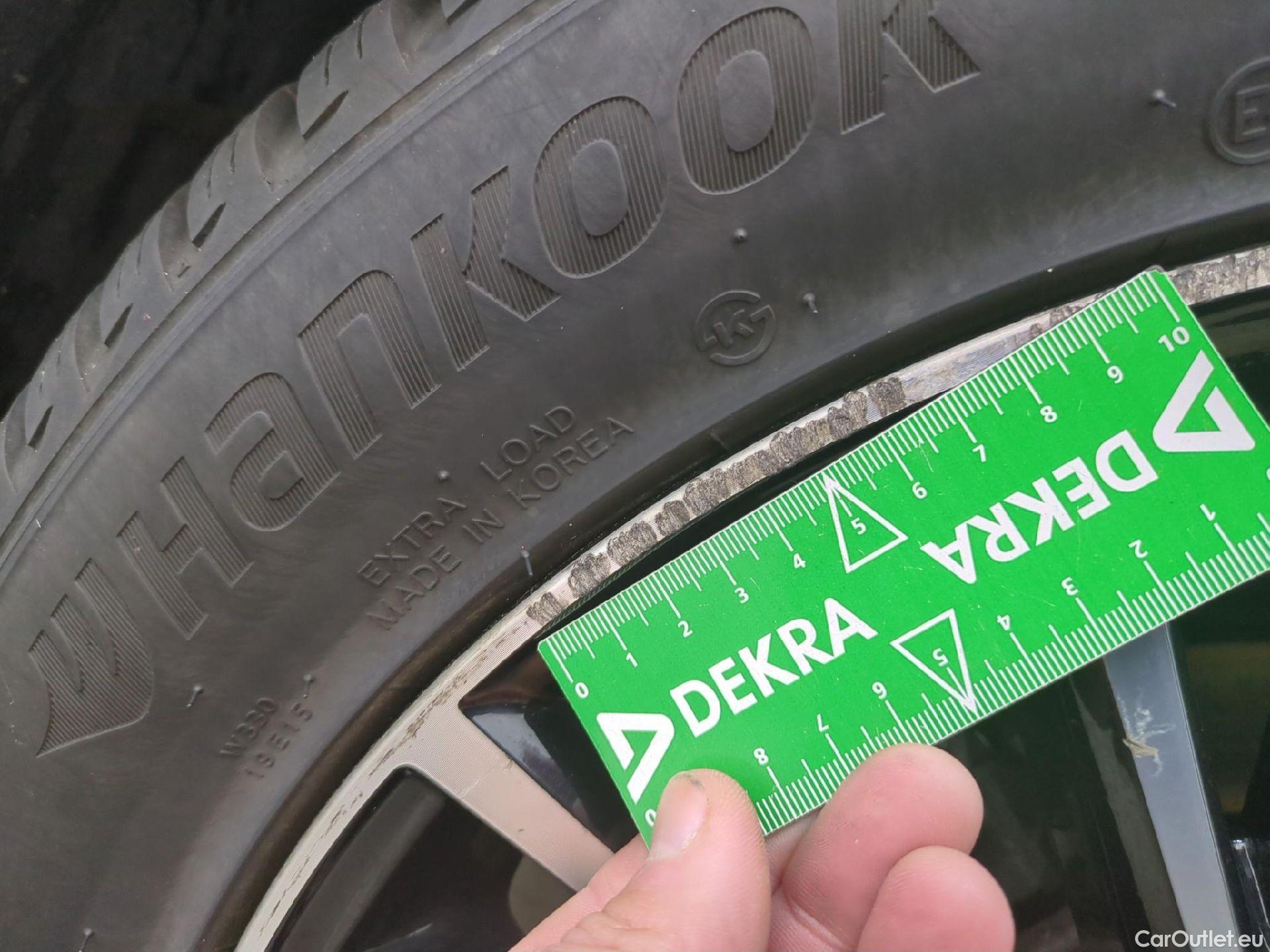  Toyota  C-HR TOYOTA  / 2016 / 5P / SUV 2.0 HYBRIDE 184 DISTINCTIVE #13