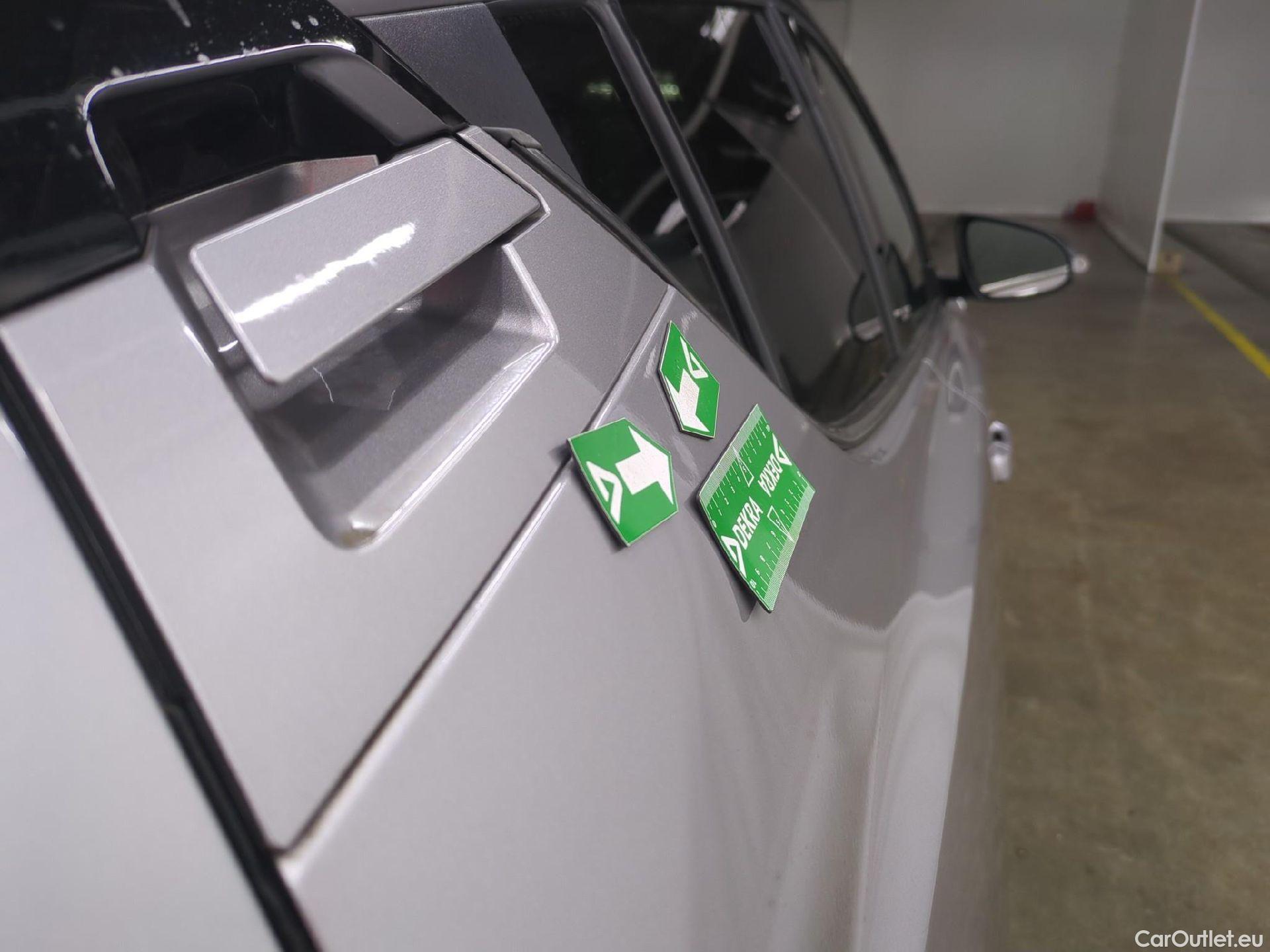  Toyota  C-HR TOYOTA  / 2016 / 5P / SUV 2.0 HYBRIDE 184 DISTINCTIVE #40