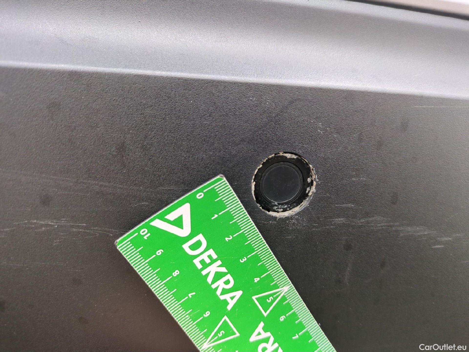  Toyota  C-HR TOYOTA  / 2016 / 5P / SUV 2.0 HYBRIDE 184 DISTINCTIVE #32