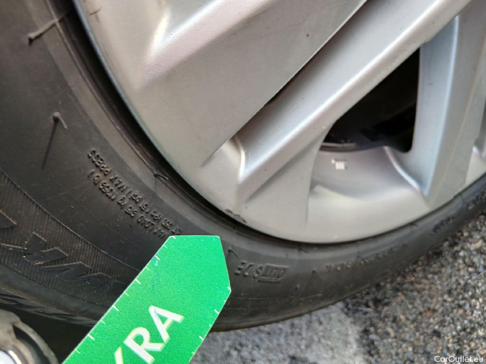  Toyota  Corolla TOYOTA  / 2019 / 5P / familiar 1.8 125H ACTIVE TECH E-CVT TOU SPORT #12