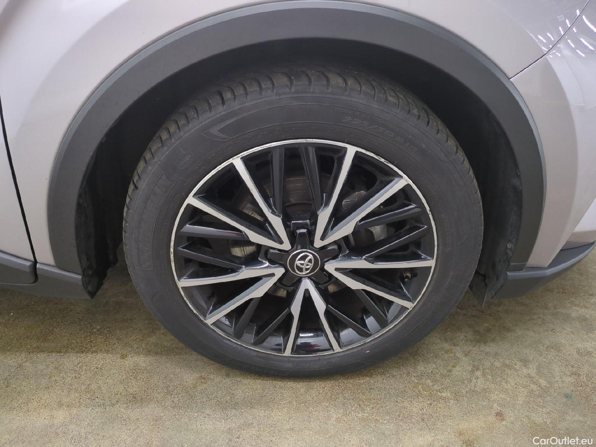  Toyota  C-HR TOYOTA  / 2016 / 5P / SUV 2.0 HYBRIDE 184 DISTINCTIVE #17