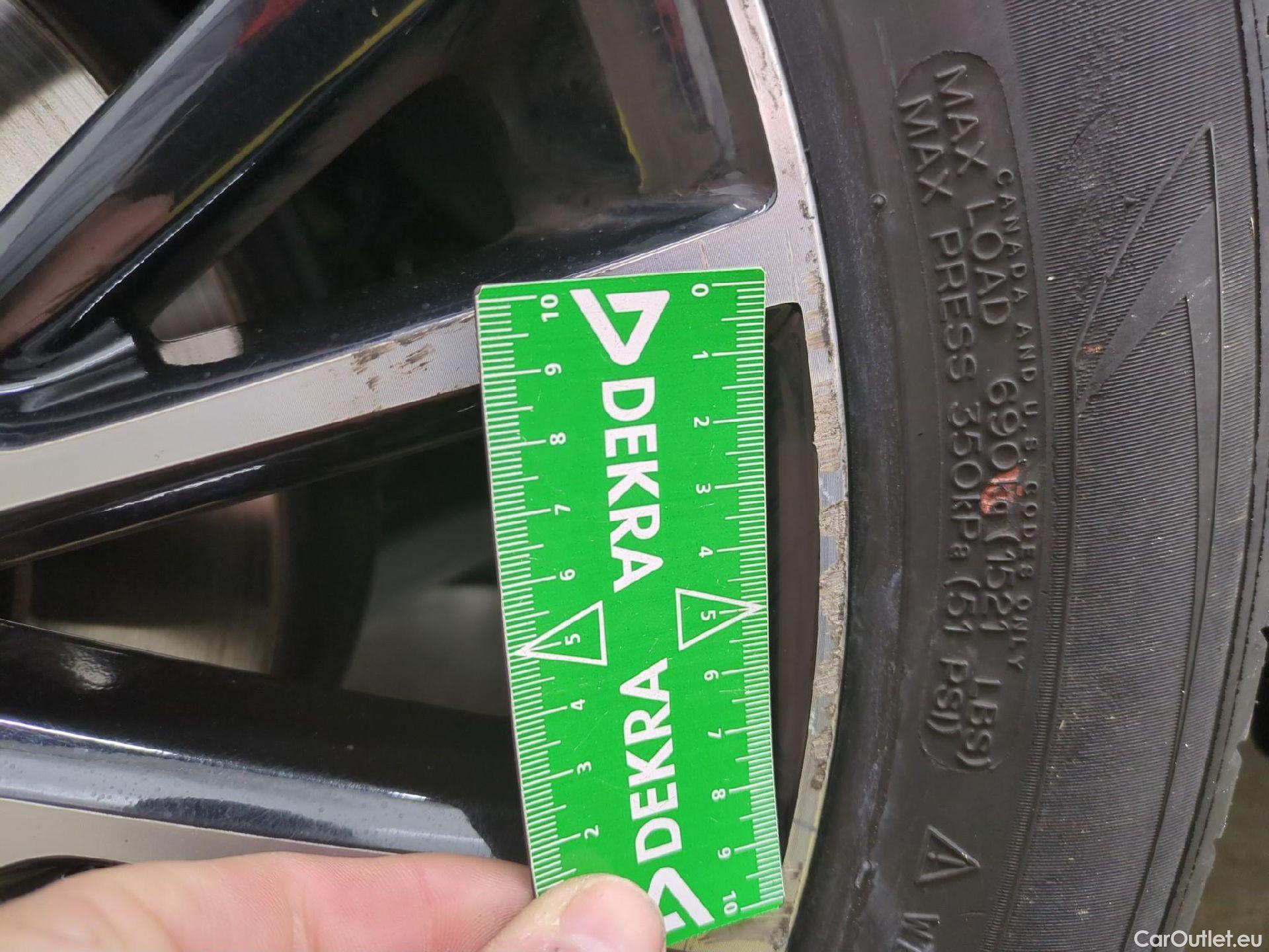  Toyota  C-HR TOYOTA  / 2016 / 5P / SUV 2.0 HYBRIDE 184 DISTINCTIVE #2