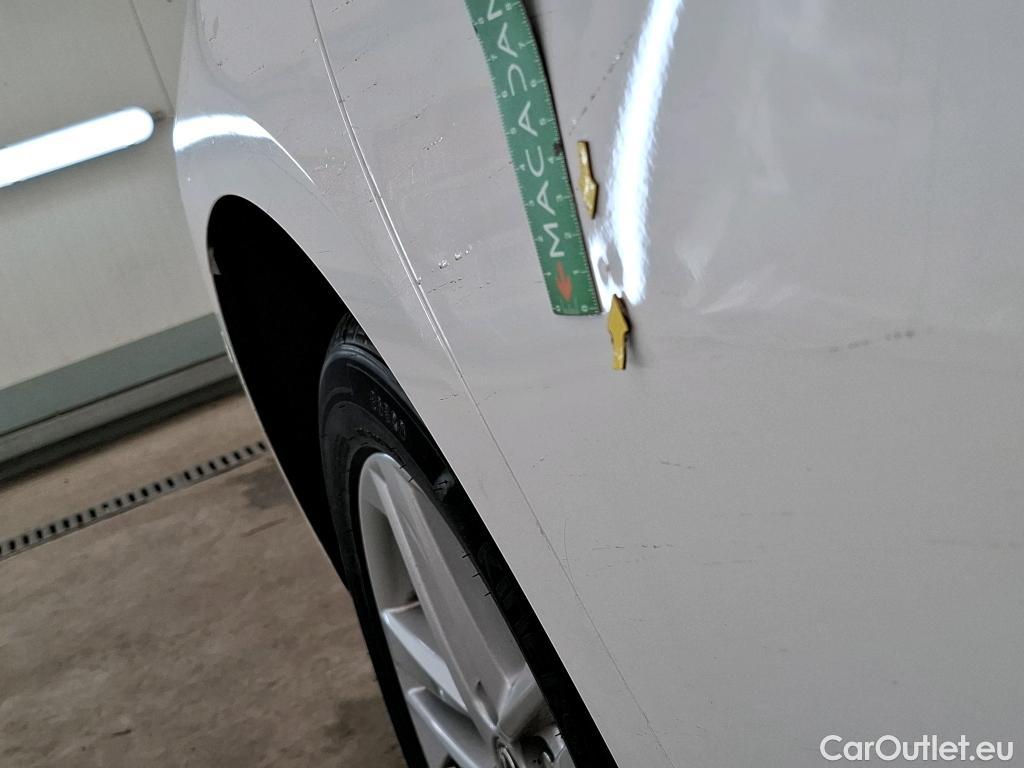  Toyota  Corolla TOYOTA  / 2018 / 5P / Berline Hybride 122h Dynamic Business Beyond Zer #32