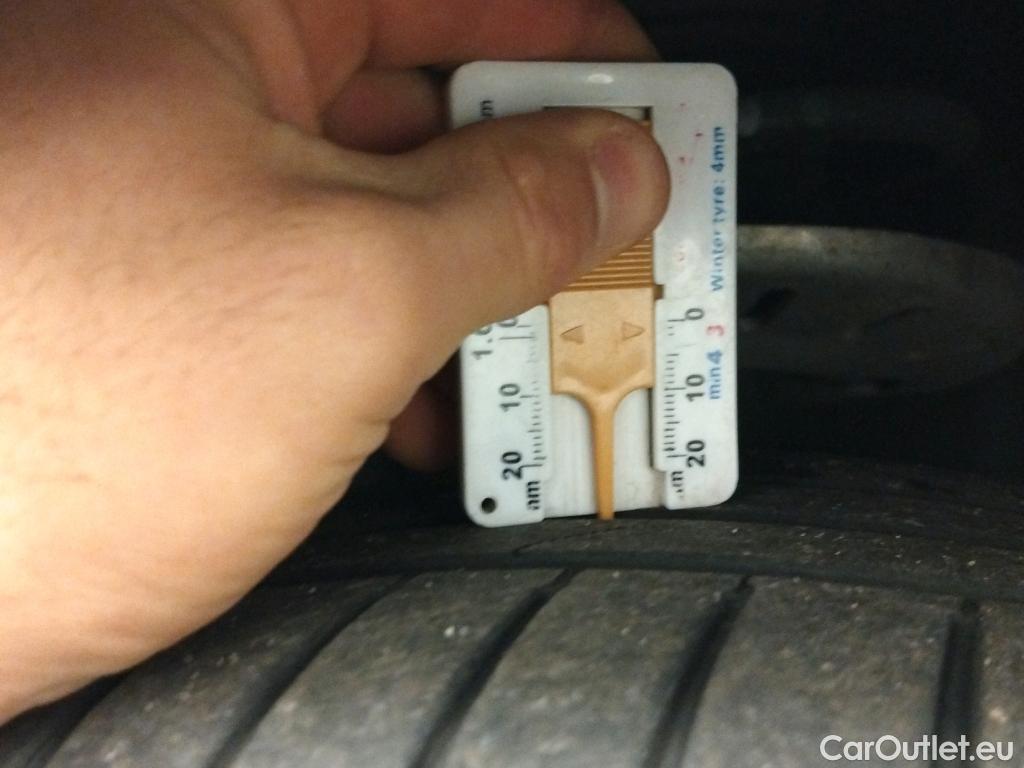  Peugeot  308 PEUGEOT  / 2017 / 5P / familiar SW Active Pack BlueHDi 130 S&S (AC2) #20