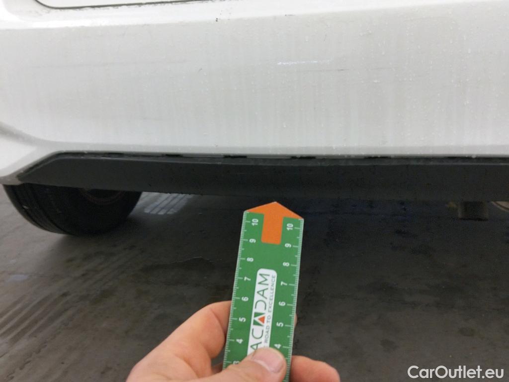  Toyota  Yaris TOYOTA  / 2017 / 5P / berlina con portón 1.5 100H Active #13