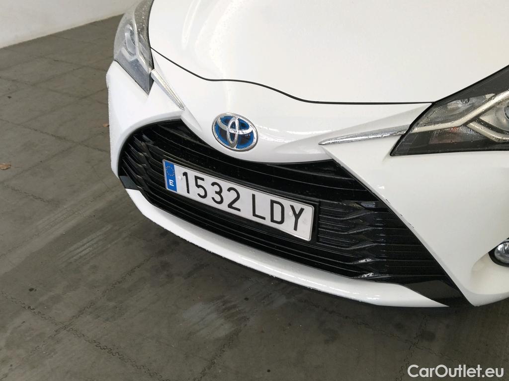  Toyota  Yaris TOYOTA  / 2017 / 5P / berlina con portón 1.5 100H Active #7