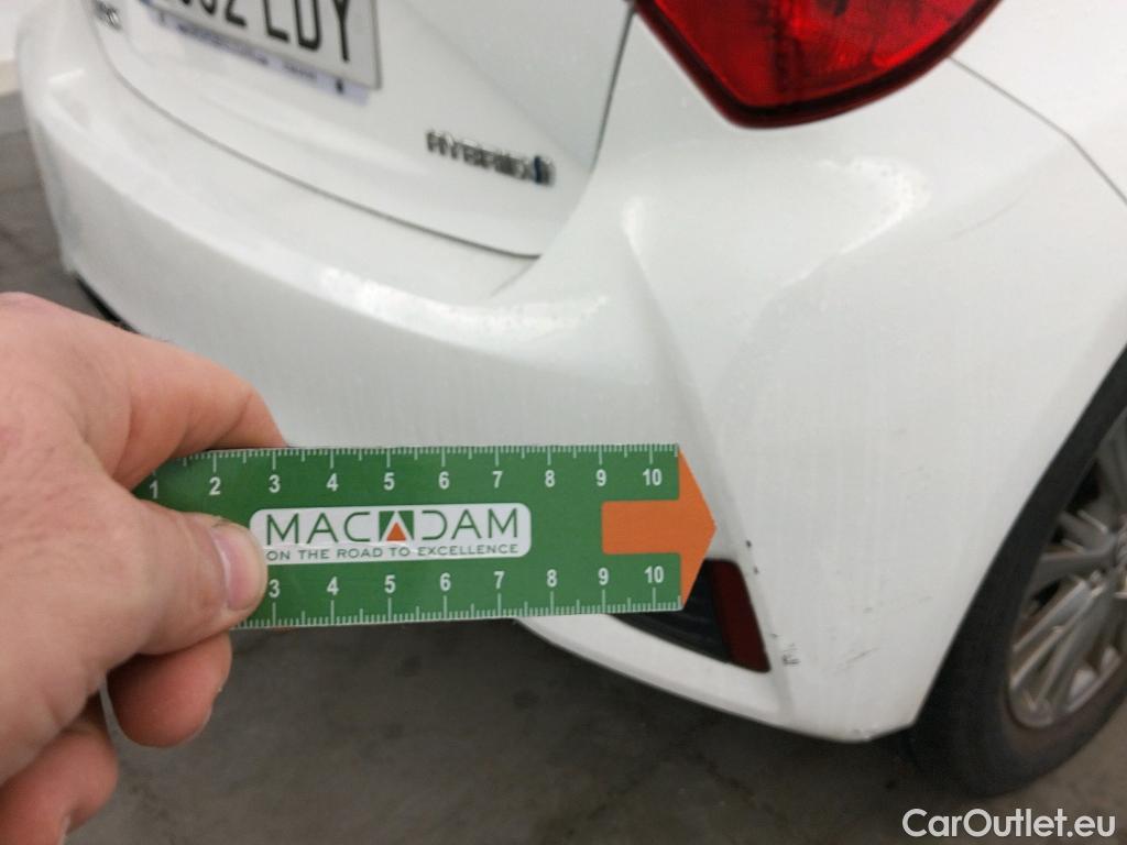  Toyota  Yaris TOYOTA  / 2017 / 5P / berlina con portón 1.5 100H Active #11