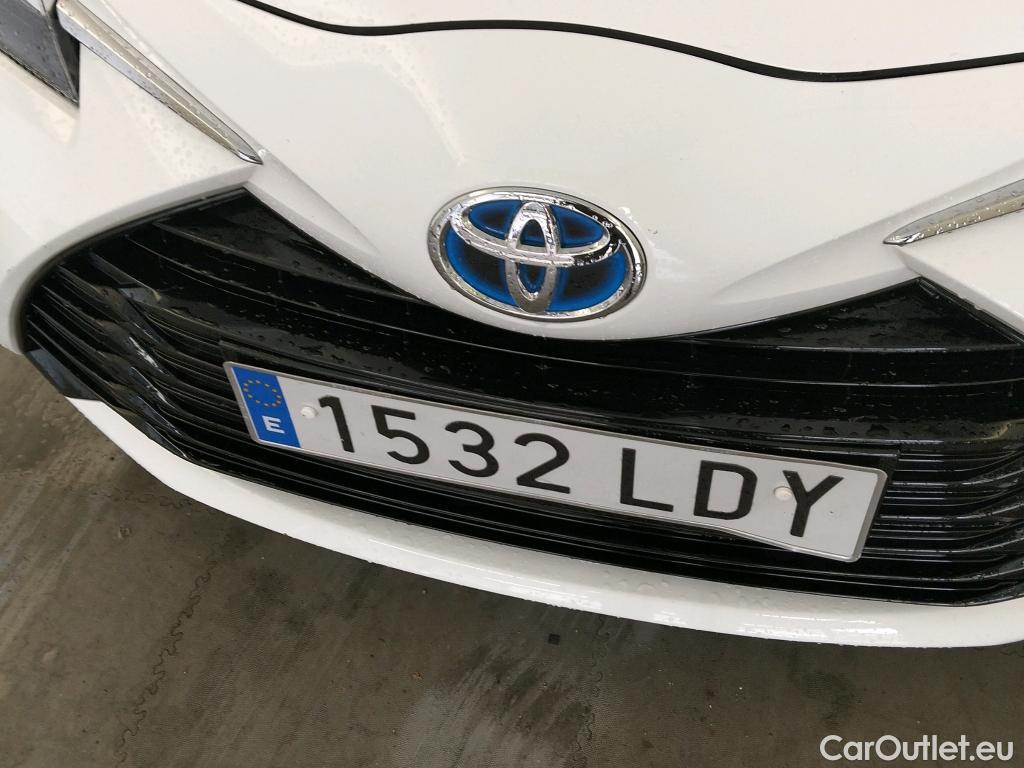  Toyota  Yaris TOYOTA  / 2017 / 5P / berlina con portón 1.5 100H Active #14