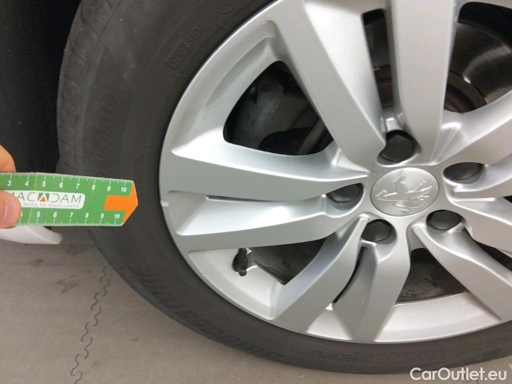  Peugeot  308 PEUGEOT  / 2017 / 5P / familiar SW Active Pack BlueHDi 130 S&S (AC2) #33