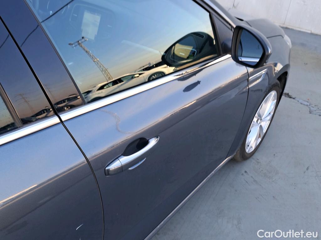  Renault  Megane RENAULT Mégane / 2015 / 5P / berlina con portón Zen TCe 103 kW (140CV) EDC GPF #20