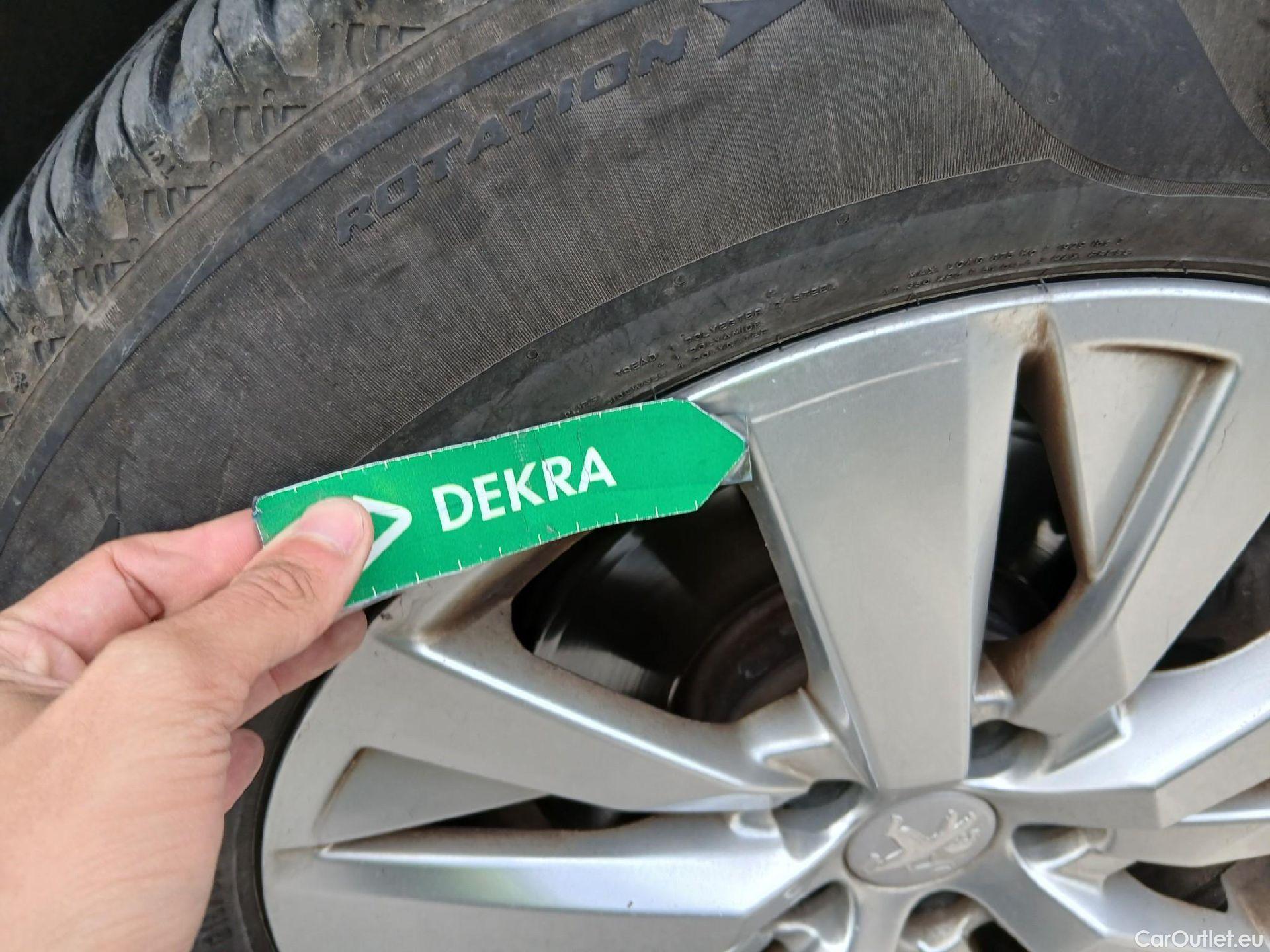  Peugeot  3008 PEUGEOT  / 2020 / 5P / todoterreno 1.5 BlueHDi 96kW (130CV) S&S Active Pack (AC3) #40