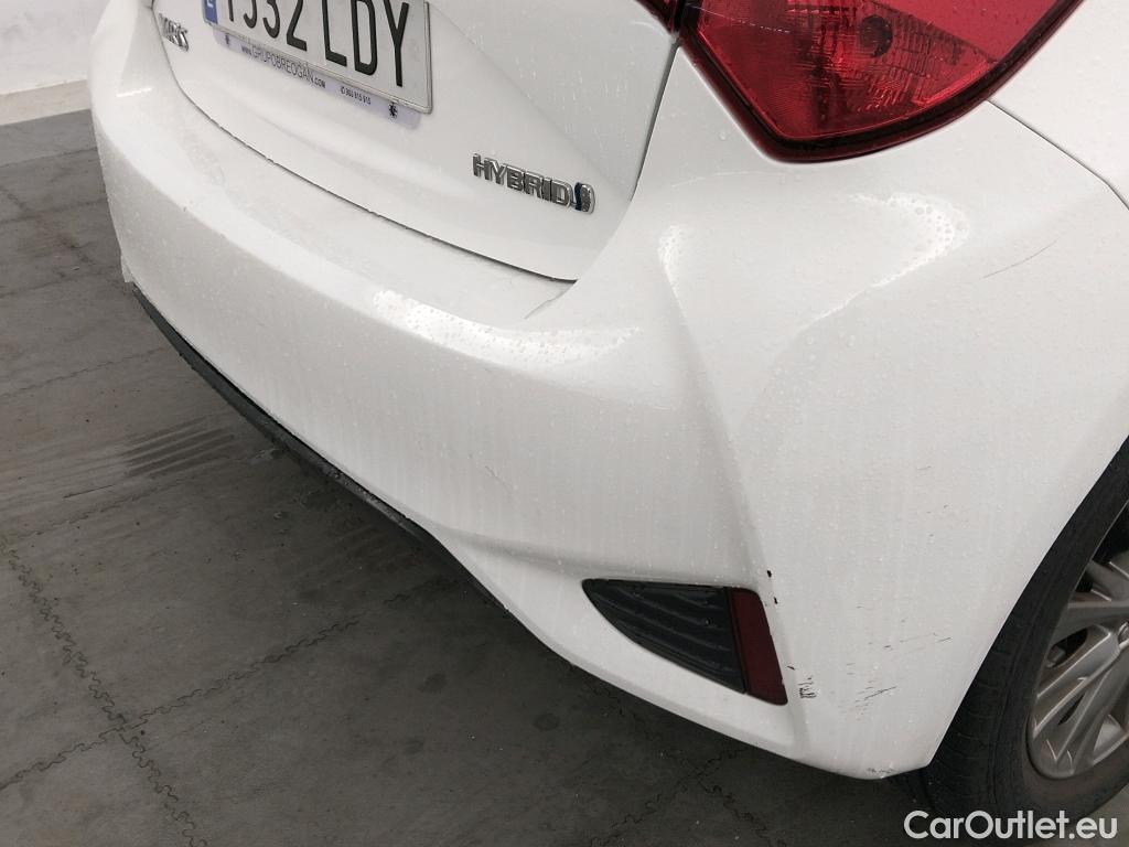  Toyota  Yaris TOYOTA  / 2017 / 5P / berlina con portón 1.5 100H Active #10