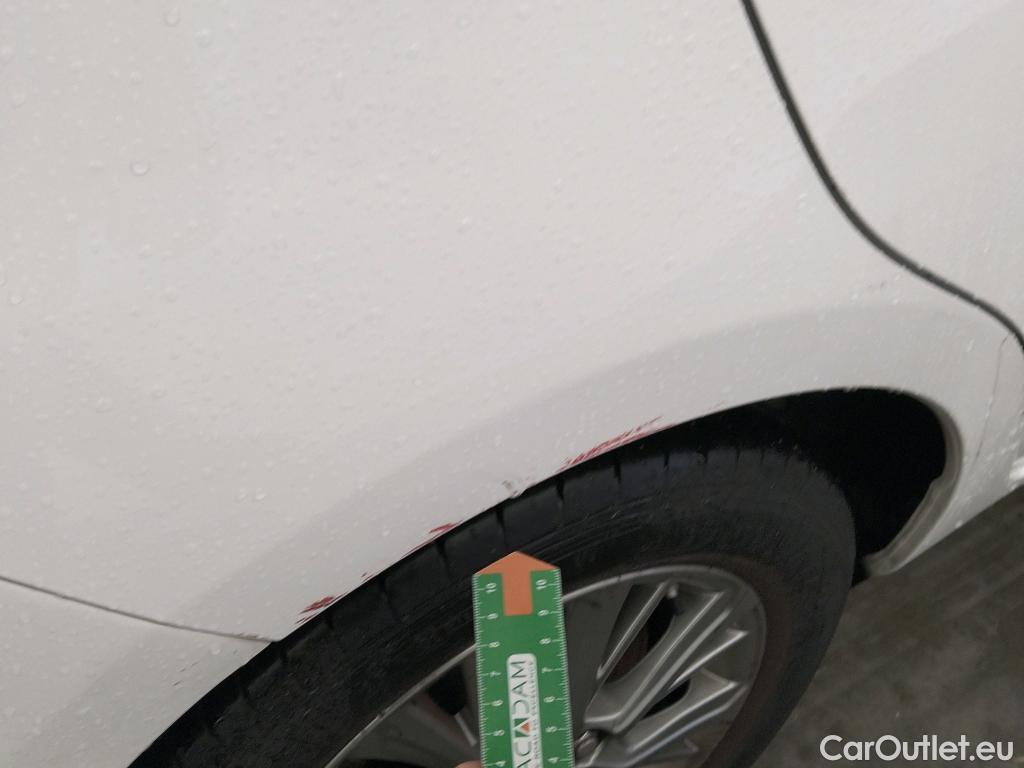  Toyota  Yaris TOYOTA  / 2017 / 5P / berlina con portón 1.5 100H Active #17