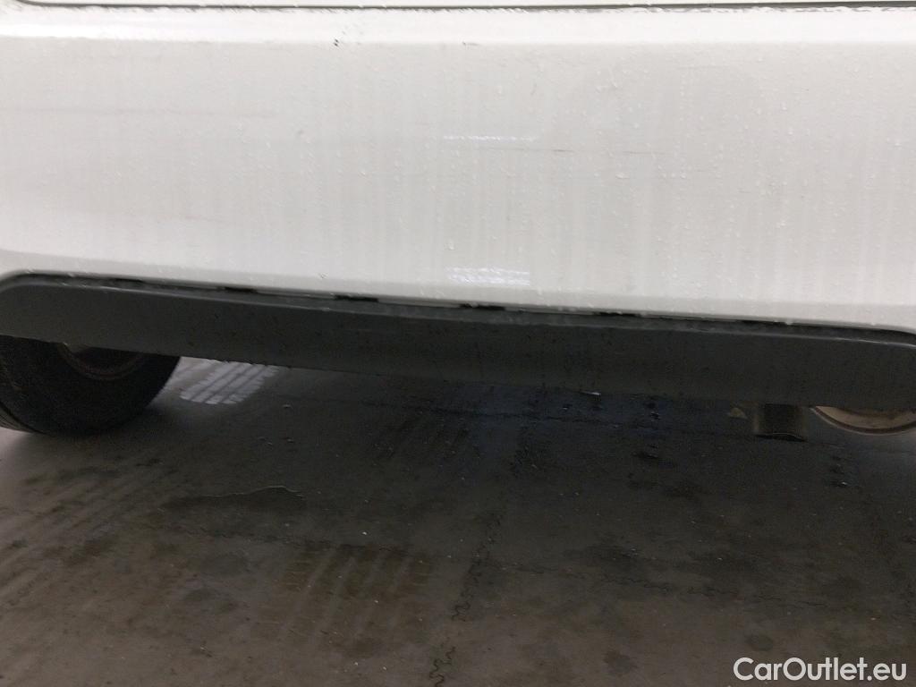  Toyota  Yaris TOYOTA  / 2017 / 5P / berlina con portón 1.5 100H Active #12