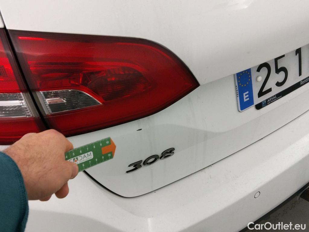  Peugeot  308 PEUGEOT  / 2017 / 5P / familiar SW Active Pack BlueHDi 130 S&S (AC2) #28