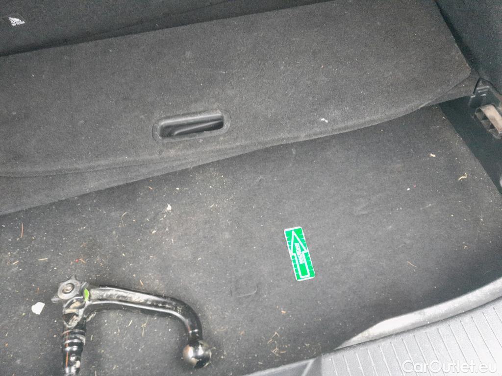  Nissan  Qashqai NISSAN  / 2021 / 5P / todoterreno DIG-T 103kW (140CV) mHEV 4x2 N-Connecta #8