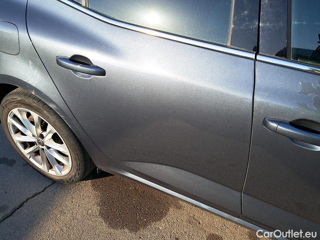  Renault  Megane RENAULT Mégane / 2015 / 5P / berlina con portón Zen TCe 103 kW (140CV) EDC GPF #16