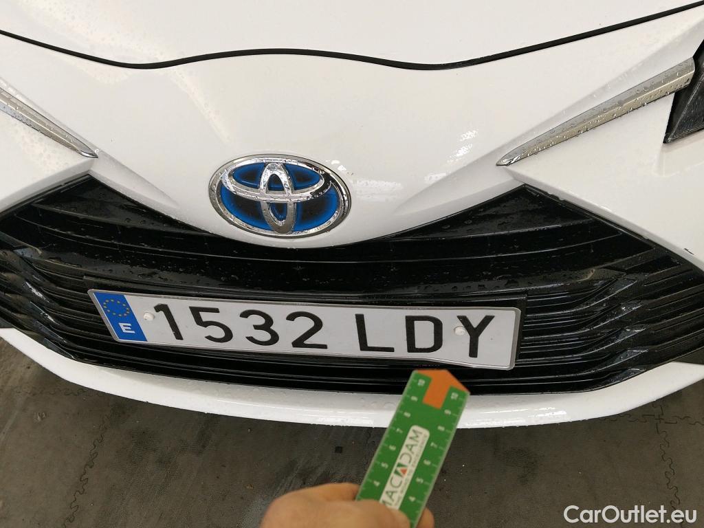  Toyota  Yaris TOYOTA  / 2017 / 5P / berlina con portón 1.5 100H Active #15