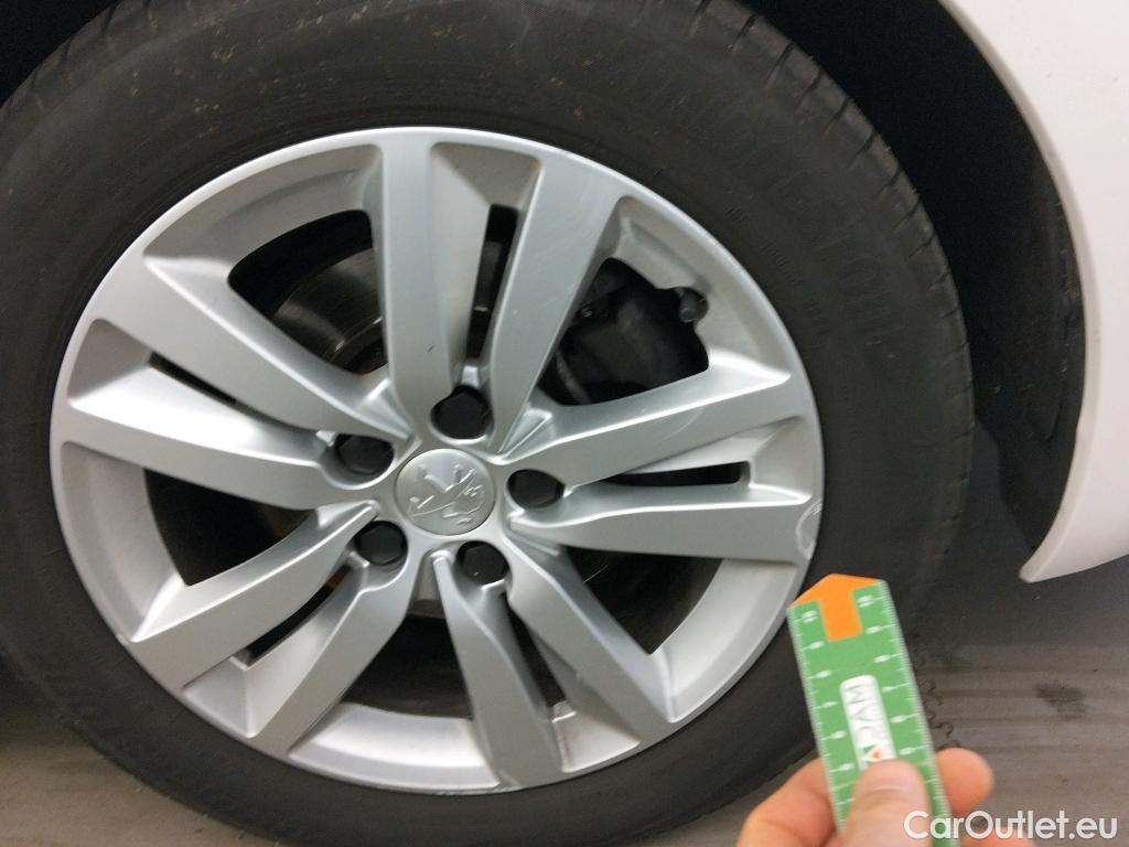  Peugeot  308 PEUGEOT  / 2017 / 5P / familiar SW Active Pack BlueHDi 130 S&S (AC2) #14