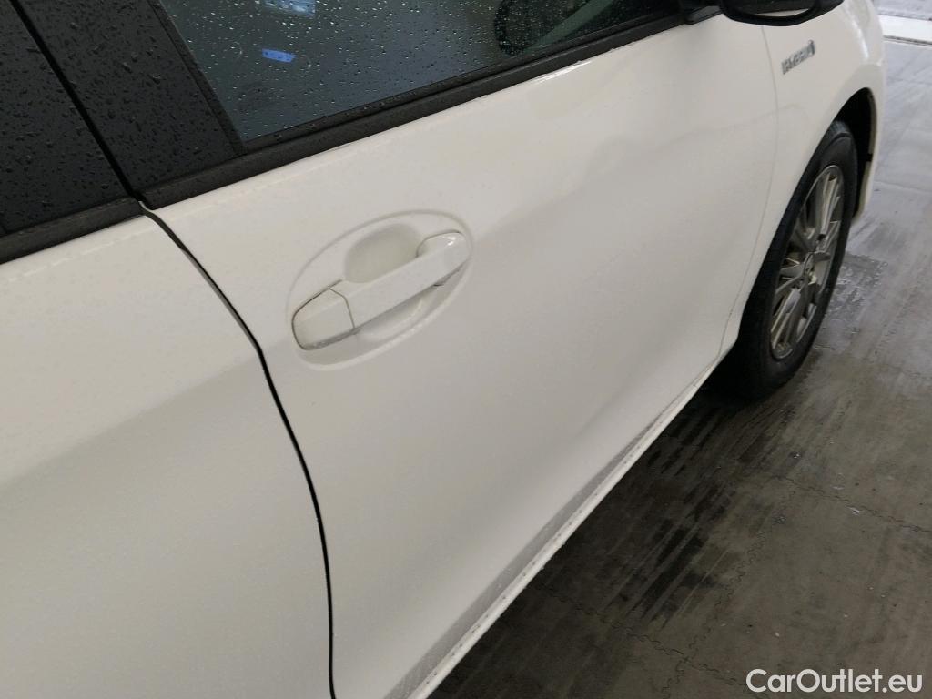  Toyota  Yaris TOYOTA  / 2017 / 5P / berlina con portón 1.5 100H Active #1