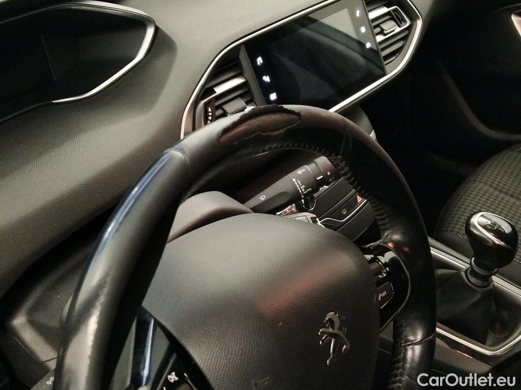  Peugeot  308 PEUGEOT  / 2017 / 5P / familiar SW Active Pack BlueHDi 130 S&S (AC2) #24