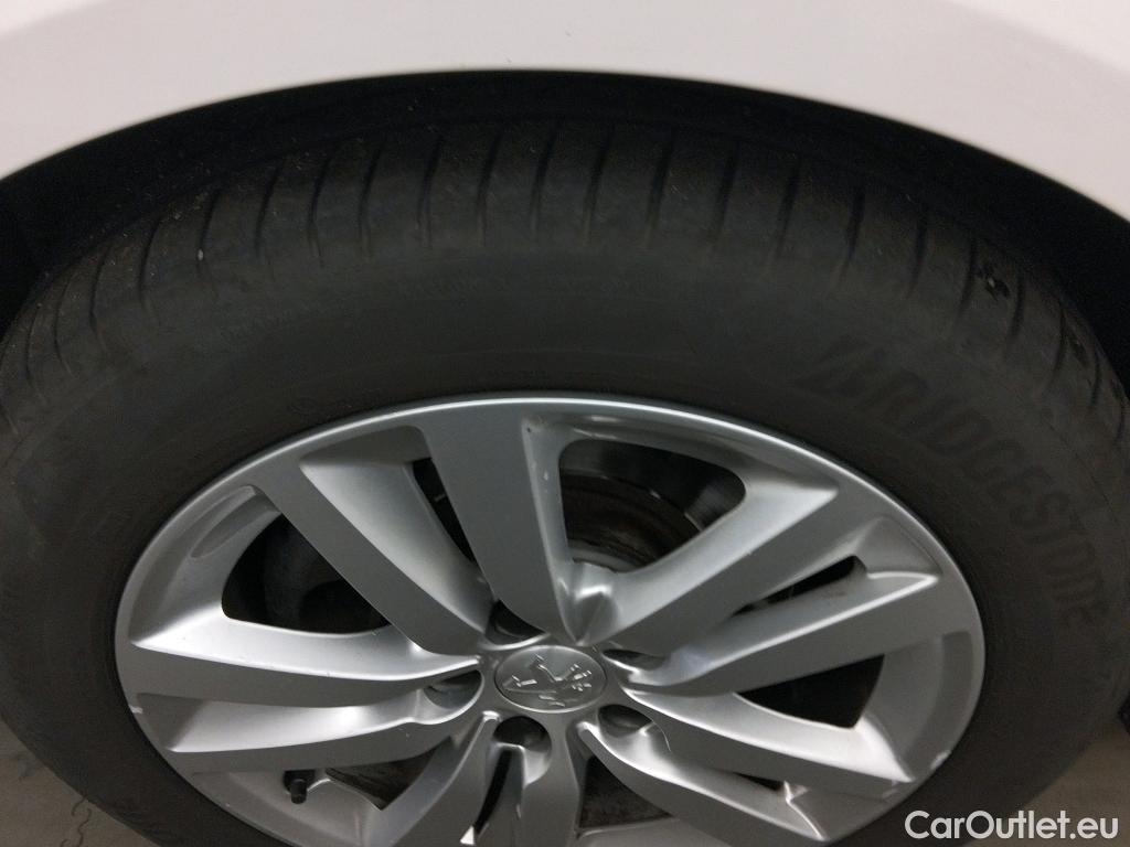  Peugeot  308 PEUGEOT  / 2017 / 5P / familiar SW Active Pack BlueHDi 130 S&S (AC2) #19