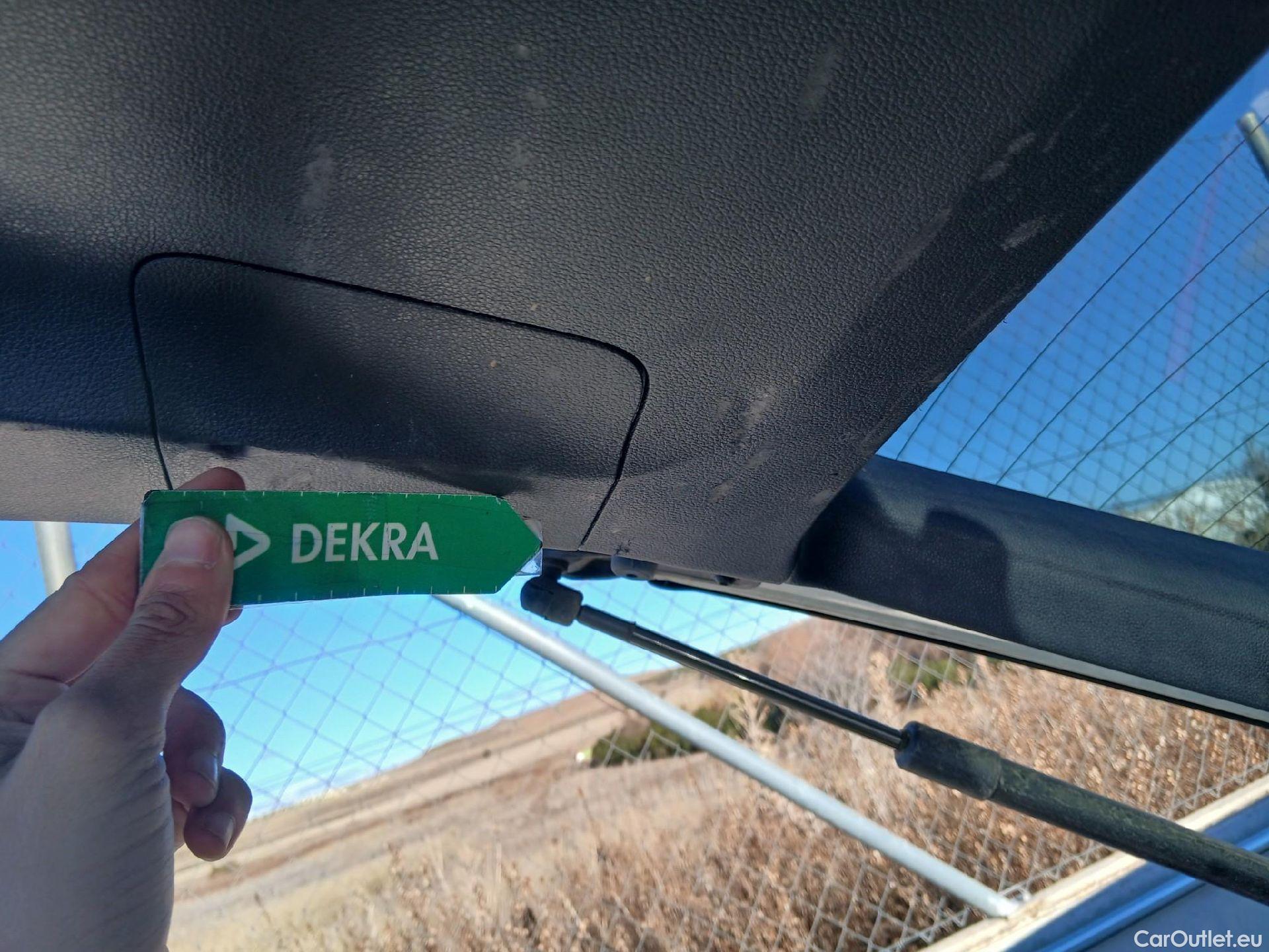  Volkswagen  Touran VOLKSWAGEN  / 2015 / 5P / monovolumen compacto Advance 2.0 TDI 90kW (122CV) #20