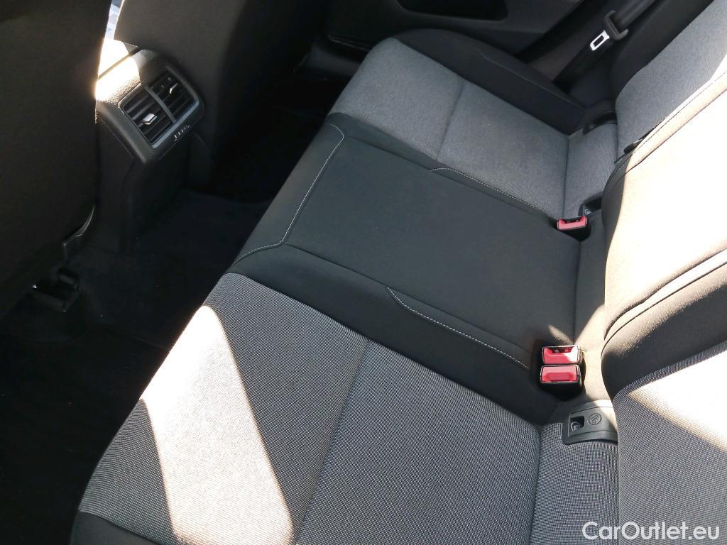  Volkswagen  Golf  VOLKSWAGEN 5p 7G berlina con portón Edition 1.6 TDI 110CV BMT #3