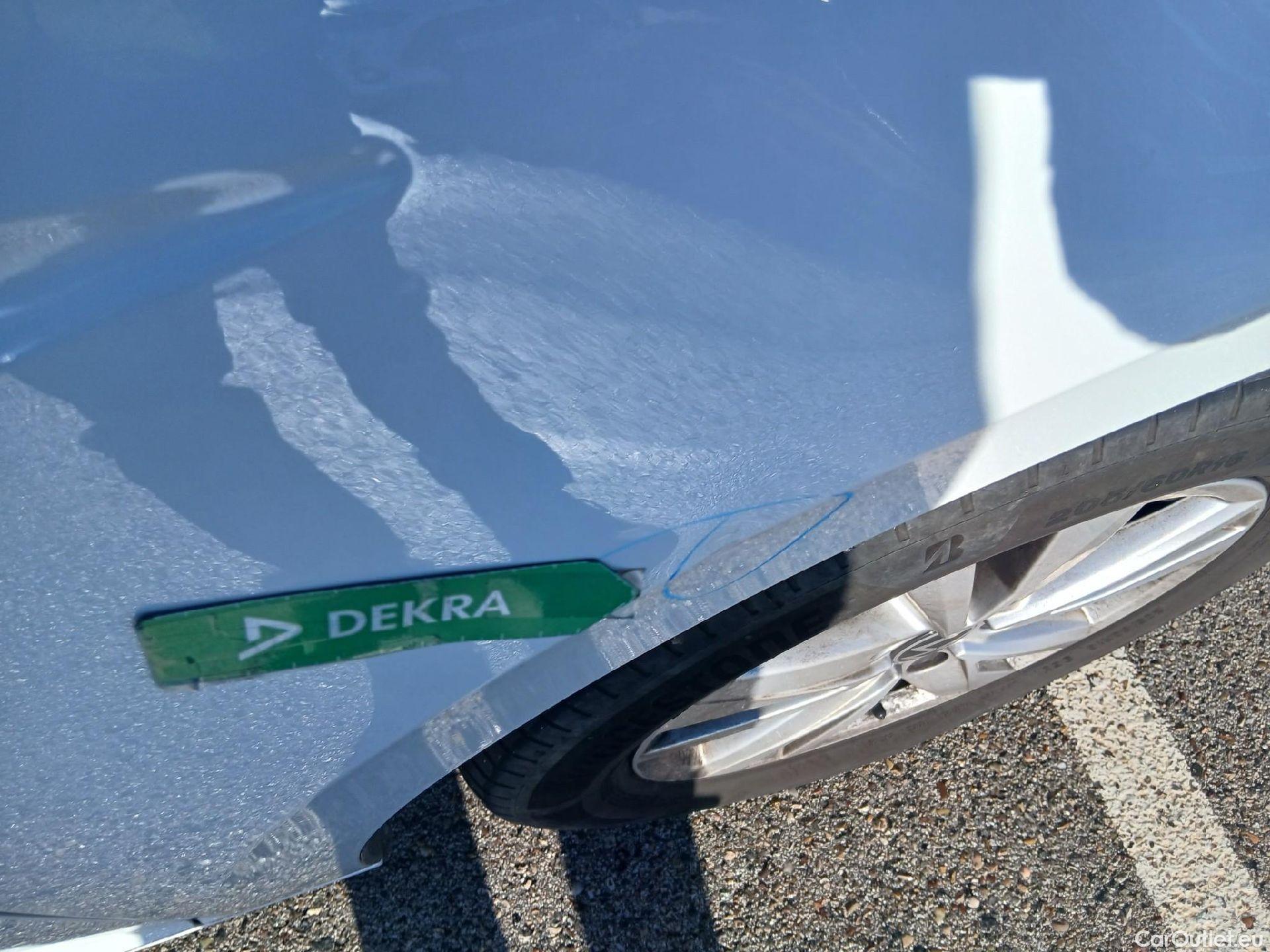  Volkswagen  Touran VOLKSWAGEN  / 2015 / 5P / monovolumen compacto Advance 2.0 TDI 90kW (122CV) #31