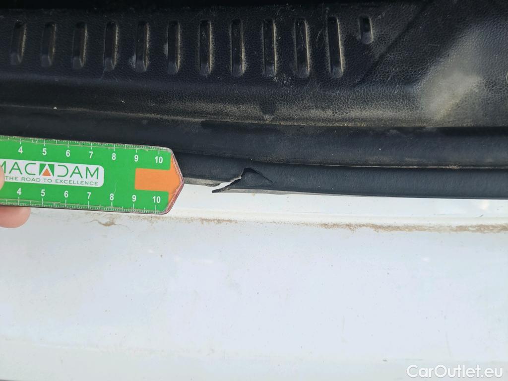  Ford  Focus FORD  / 2018 / 5P / berlina con portón 1.5 Ecoblue 88kW Trend+ #17