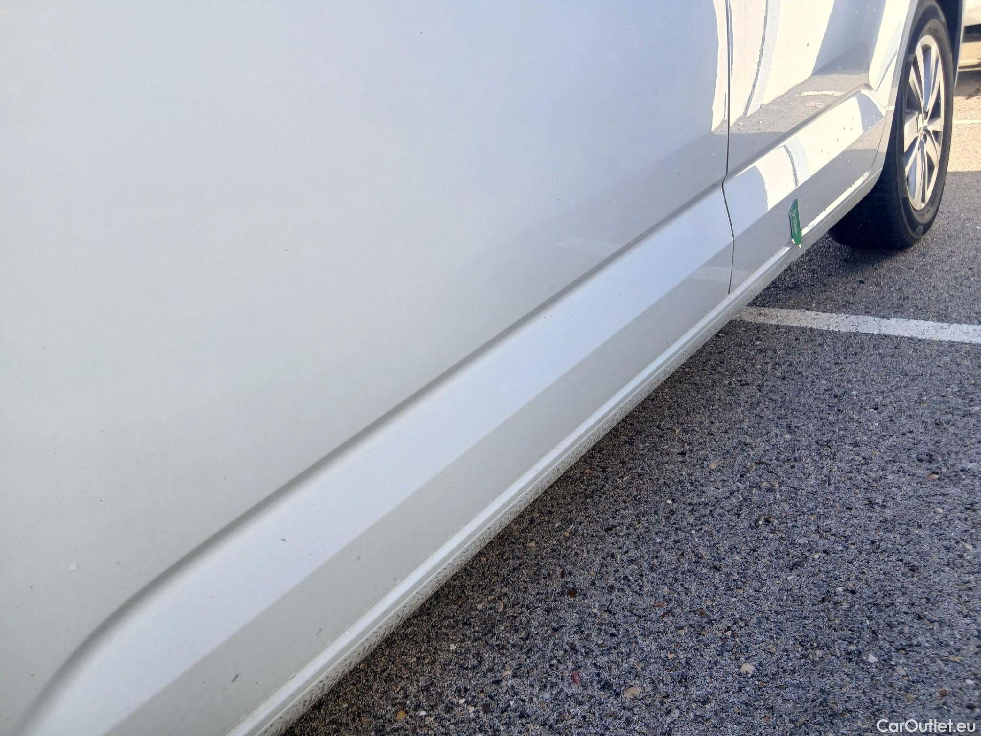  Volkswagen  Touran VOLKSWAGEN  / 2015 / 5P / monovolumen compacto Advance 2.0 TDI 90kW (122CV) #10