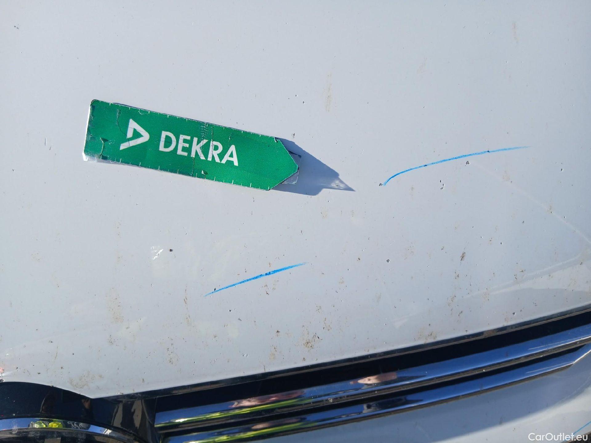  Volkswagen  Touran VOLKSWAGEN  / 2015 / 5P / monovolumen compacto Advance 2.0 TDI 90kW (122CV) #6